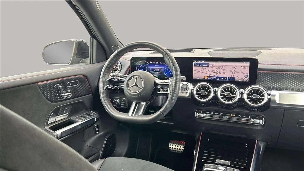 Mercedes-Benz-EQB-image-13
