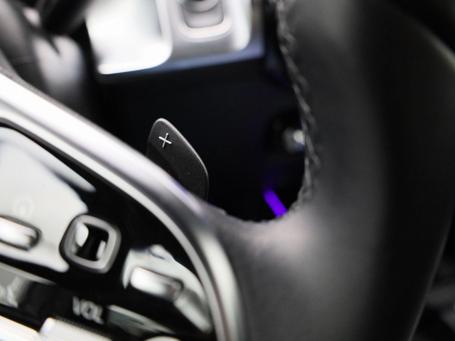 Mercedes-Benz-EQB-image-22