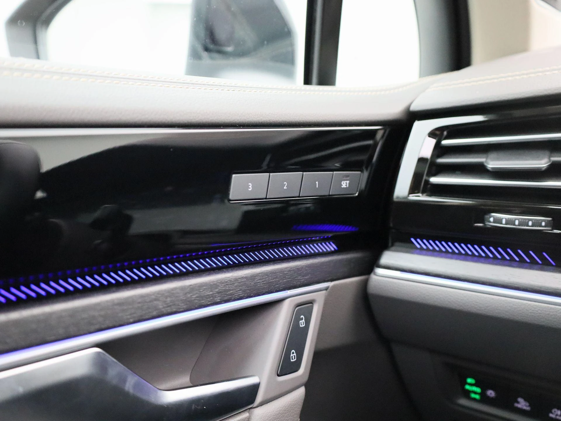 Volkswagen-Touareg-image-24