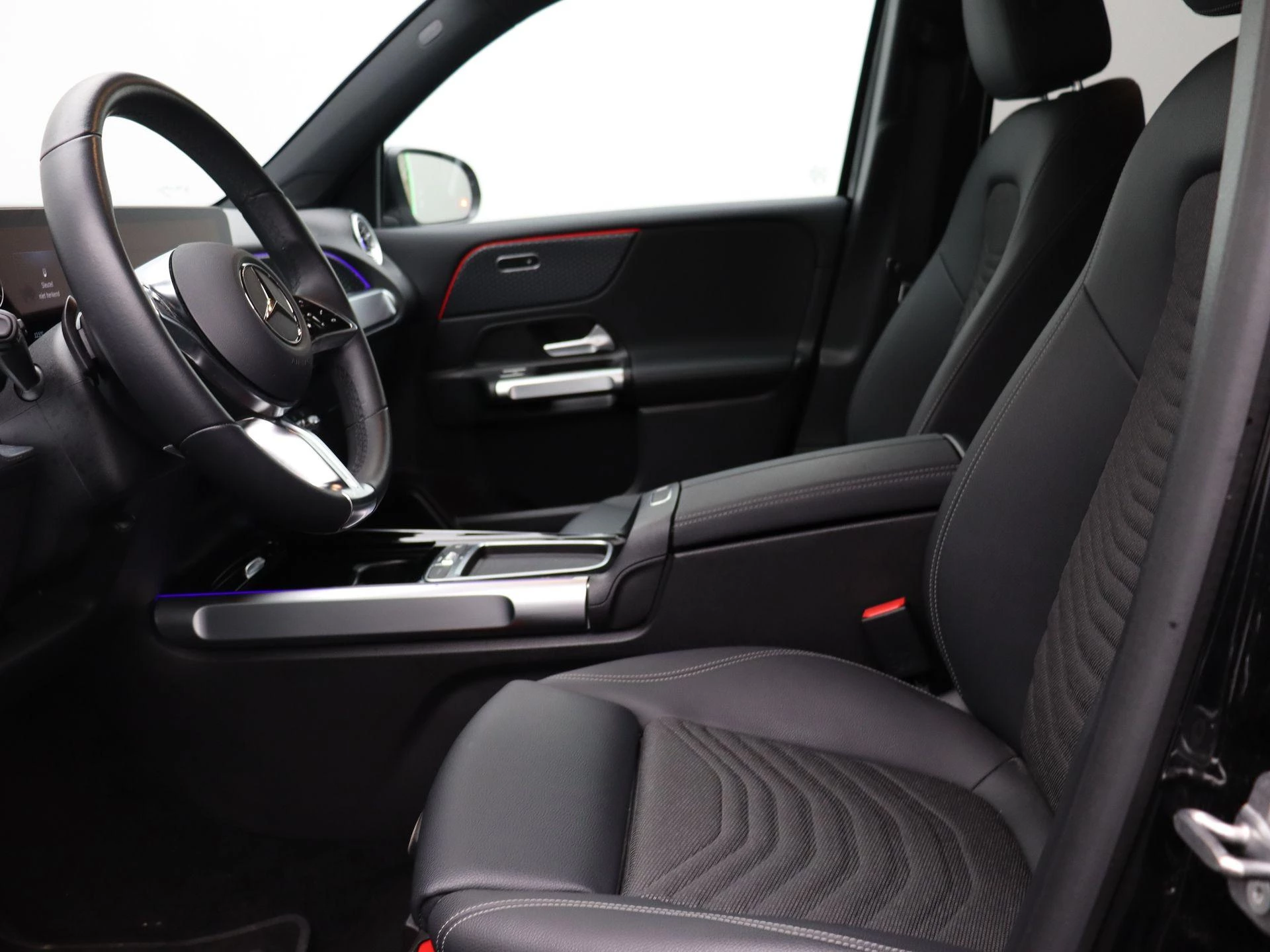 Mercedes-Benz EQB 250+ Luxury Line + 7 ZITPLAATSEN + CARPLAY +