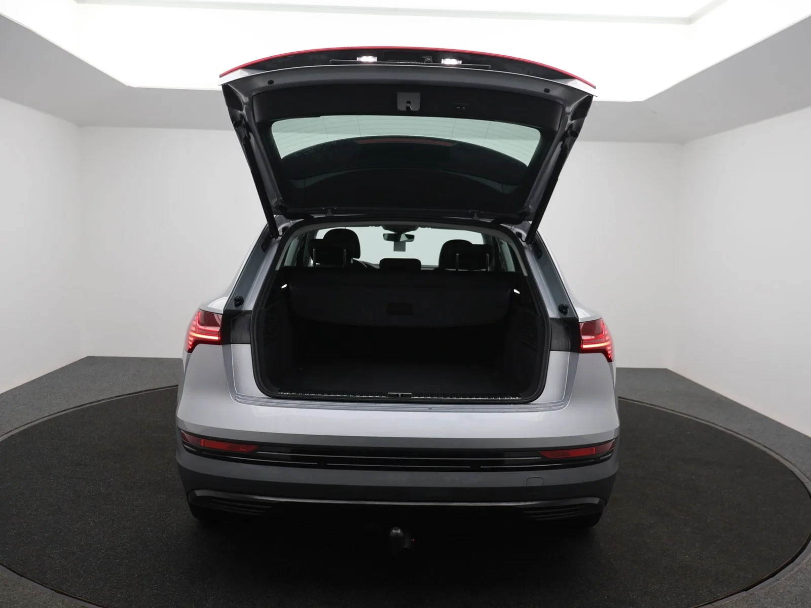 Audi e-tron Audi e-tron 50 QUATTRO 313PK *AUTOMAAT*360° CAMERA*TREKHAAK*LEDER*NAVI*CRUISE*APP*CONNECT*...*