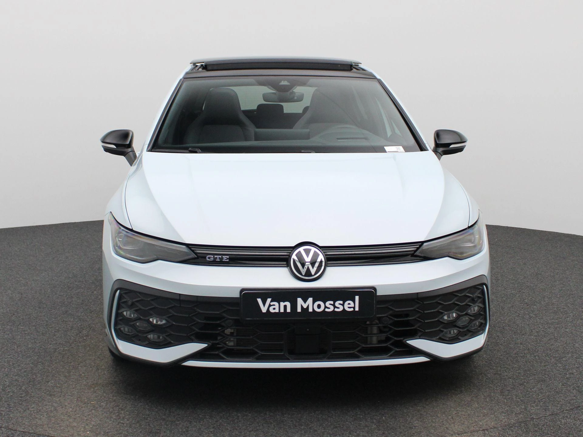 Volkswagen-Golf-image-4