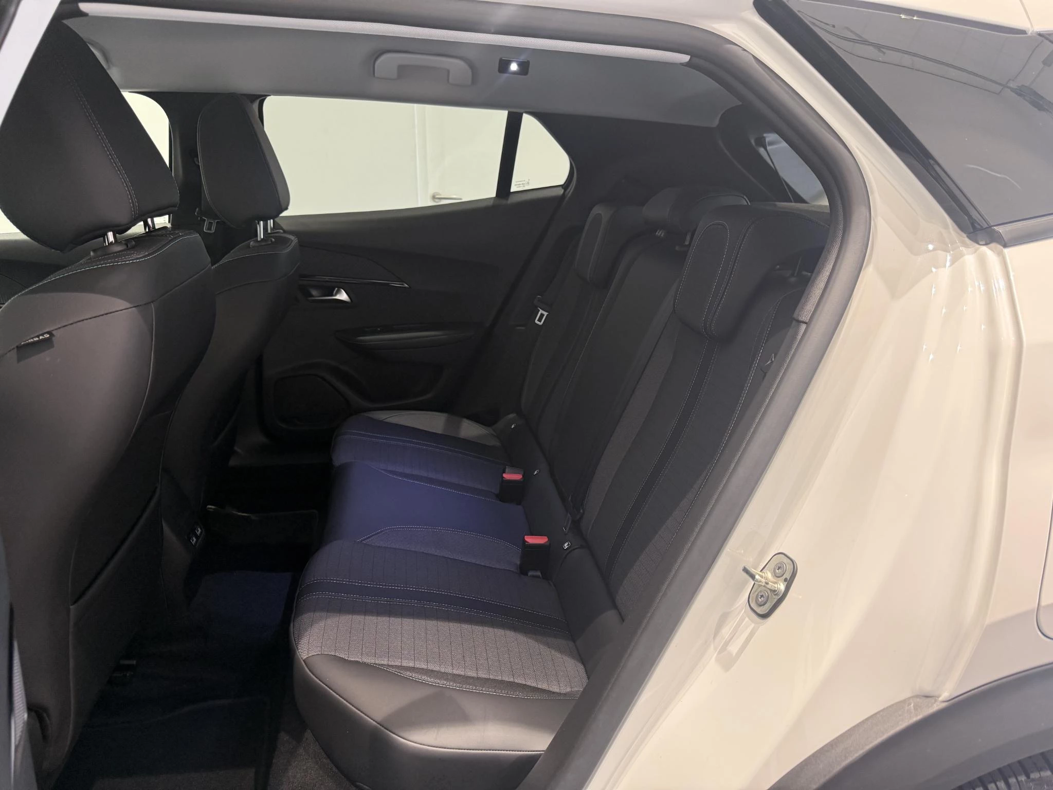 Peugeot-e-2008-image-25