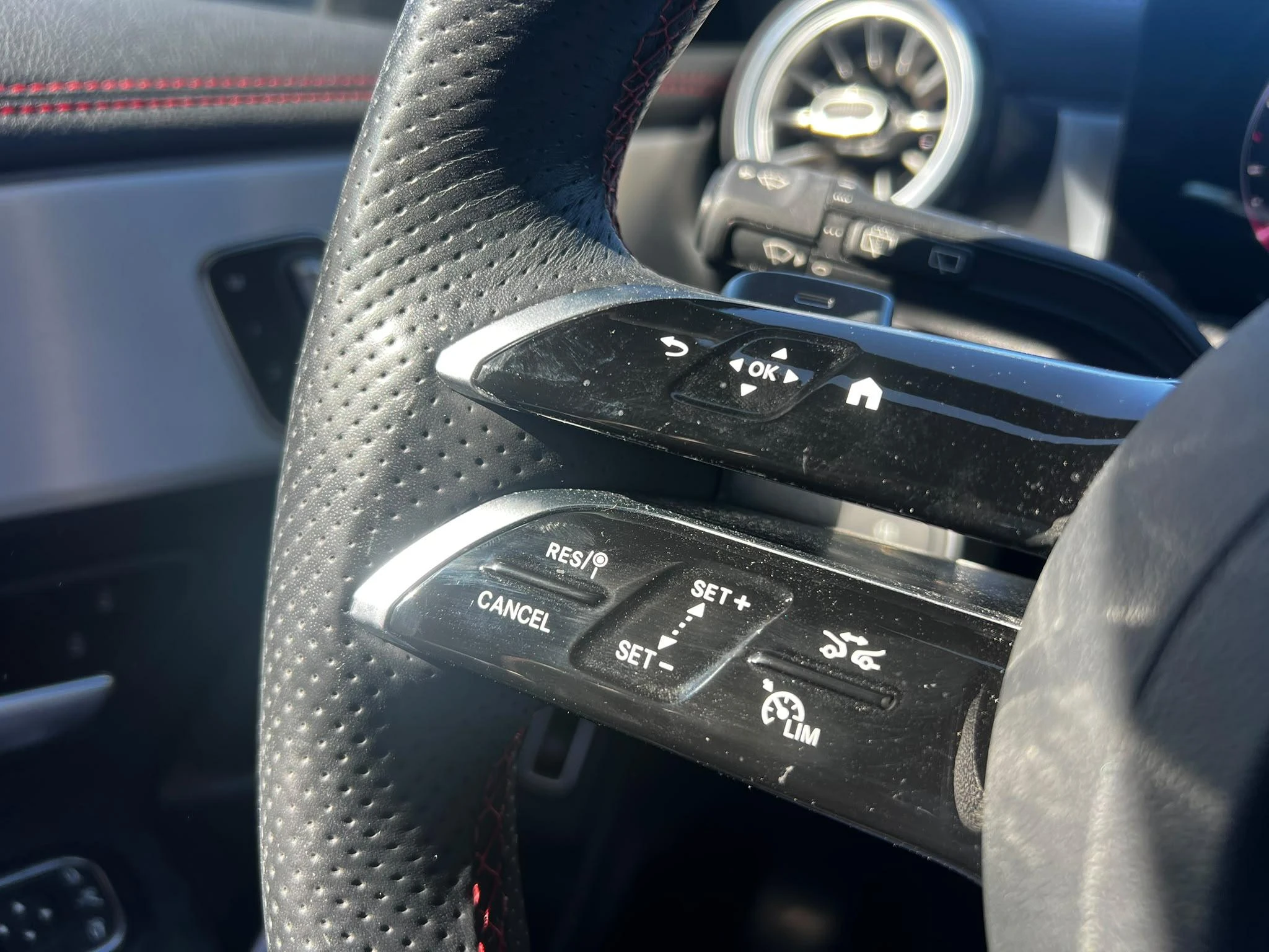 Mercedes-Benz-CLA-image-6