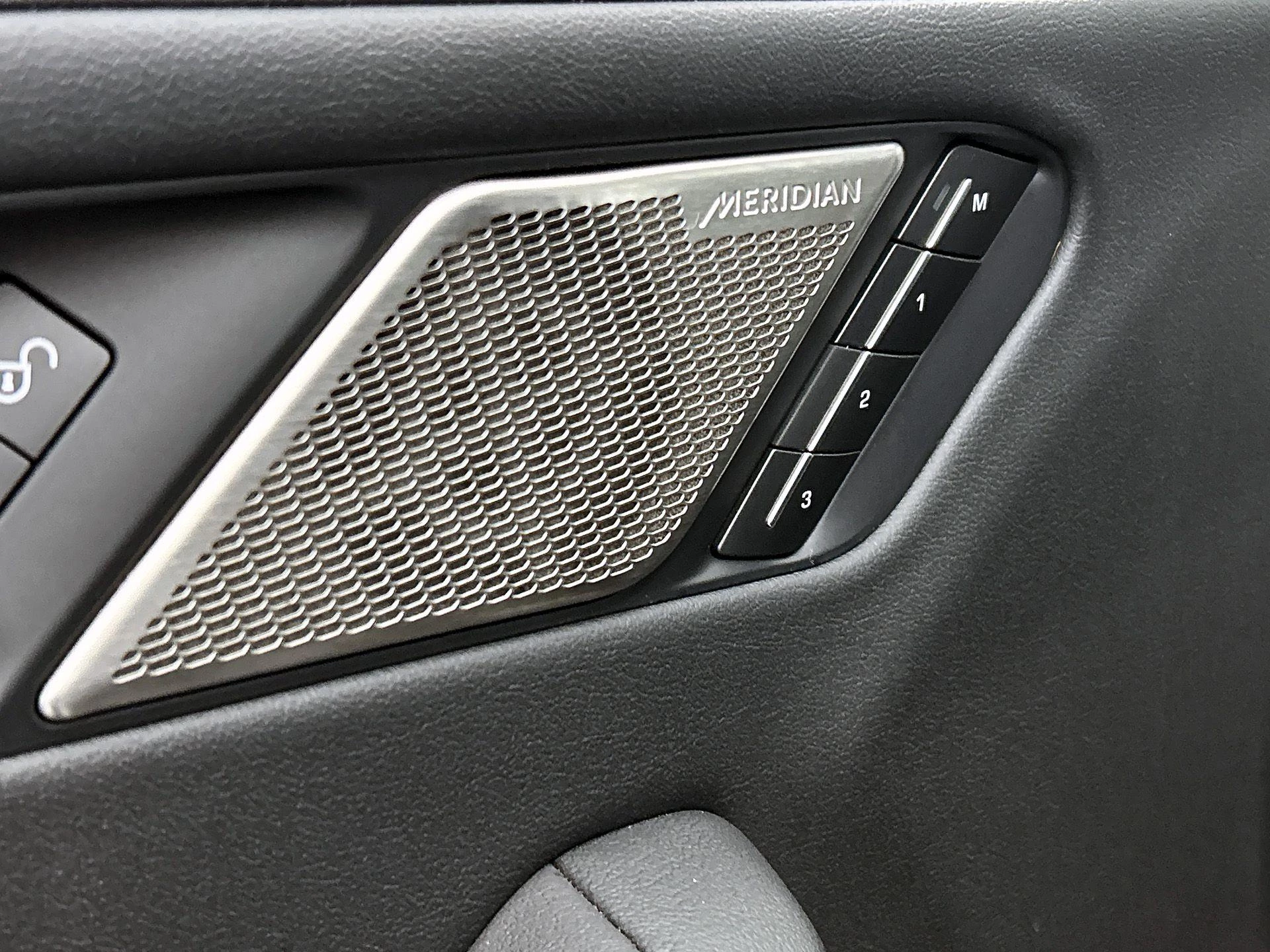 Jaguar-I-PACE-image-29