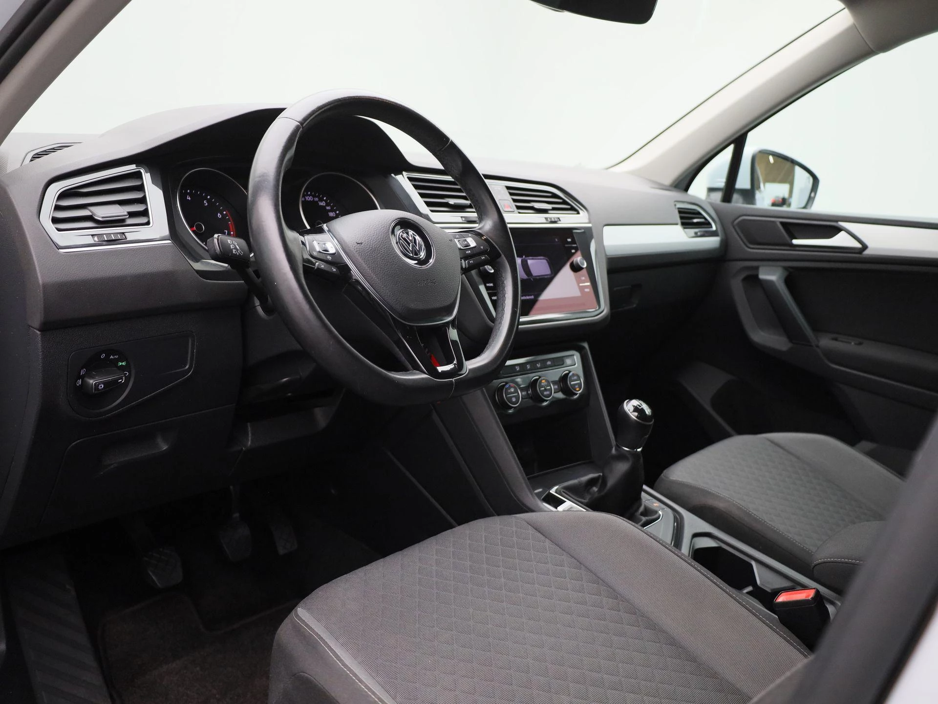 Volkswagen-Tiguan-image-29