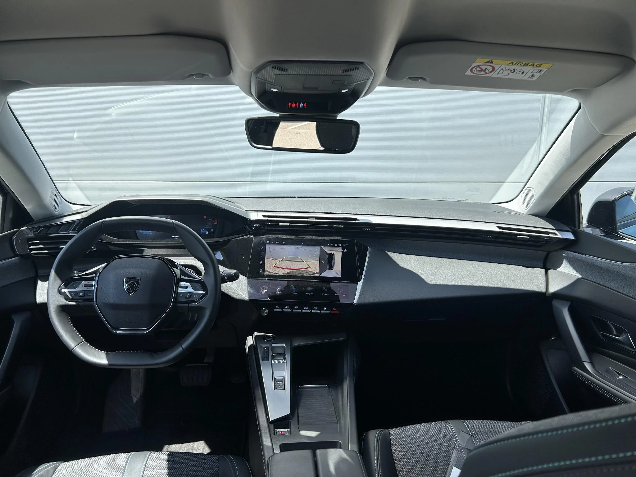 Peugeot e-308