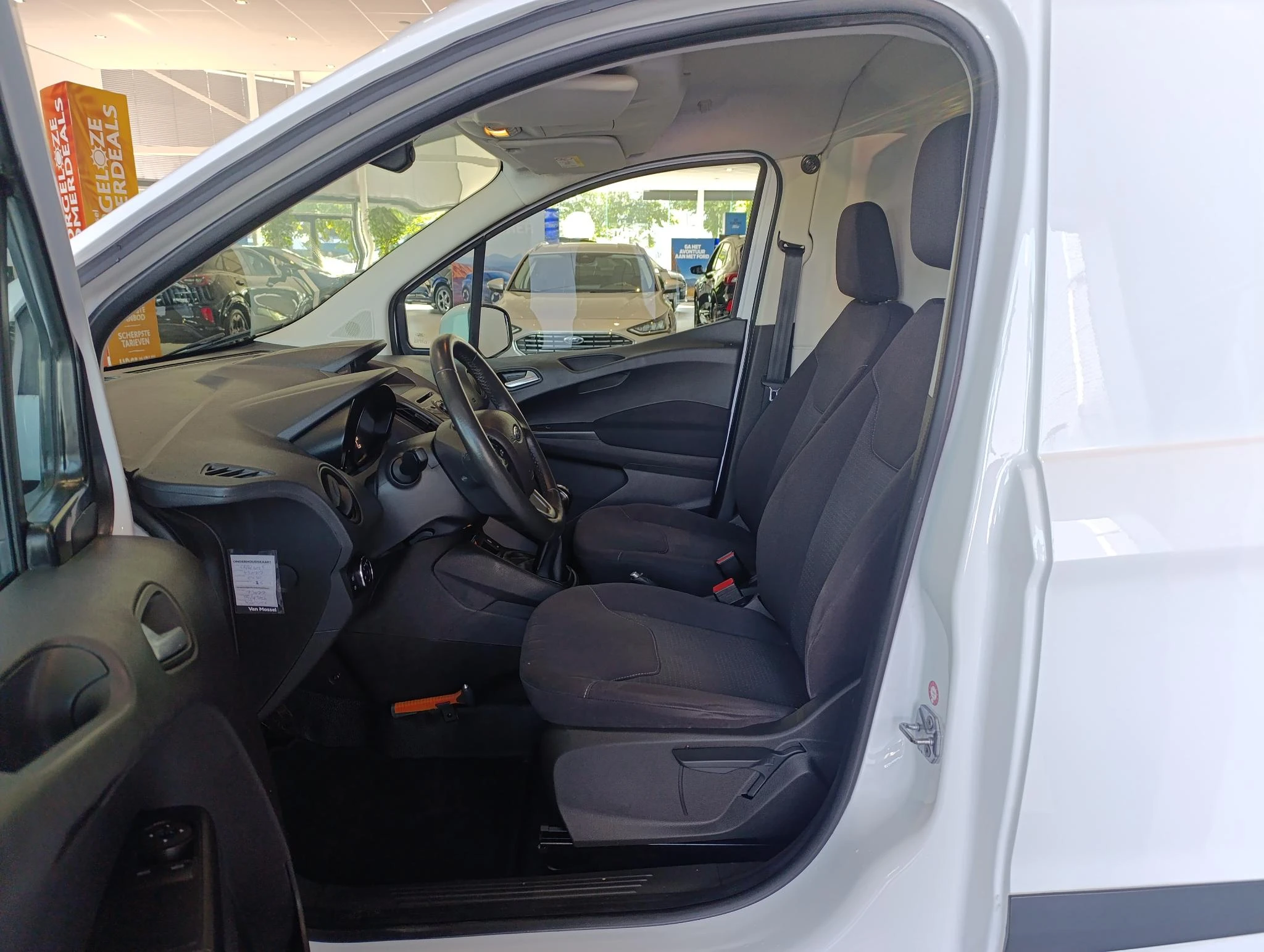 Ford-Transit Courier-image-9