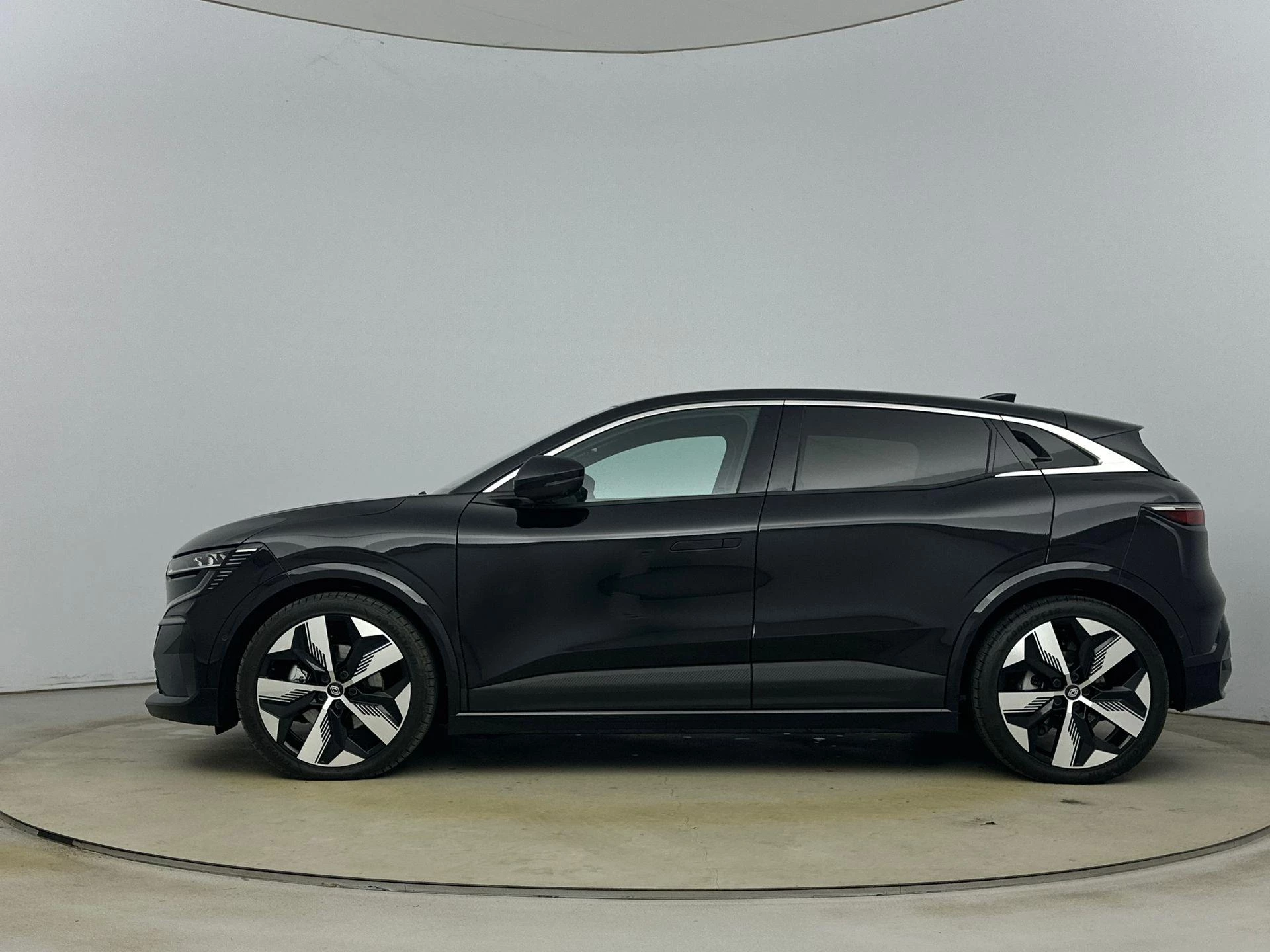 Renault-Megane E-Tech-image-1