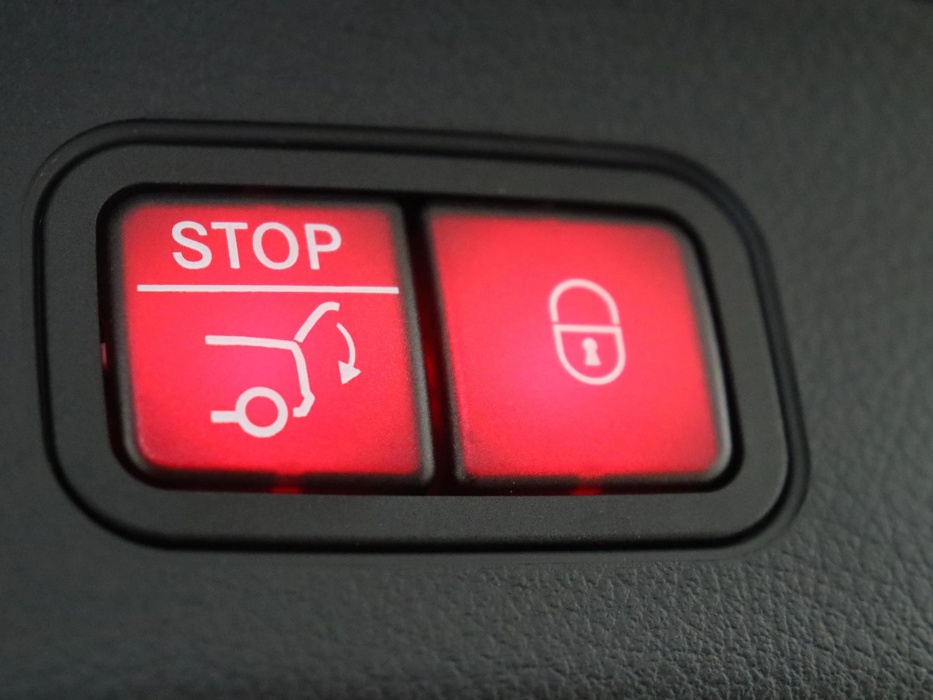 Mercedes-Benz-EQA-image-31