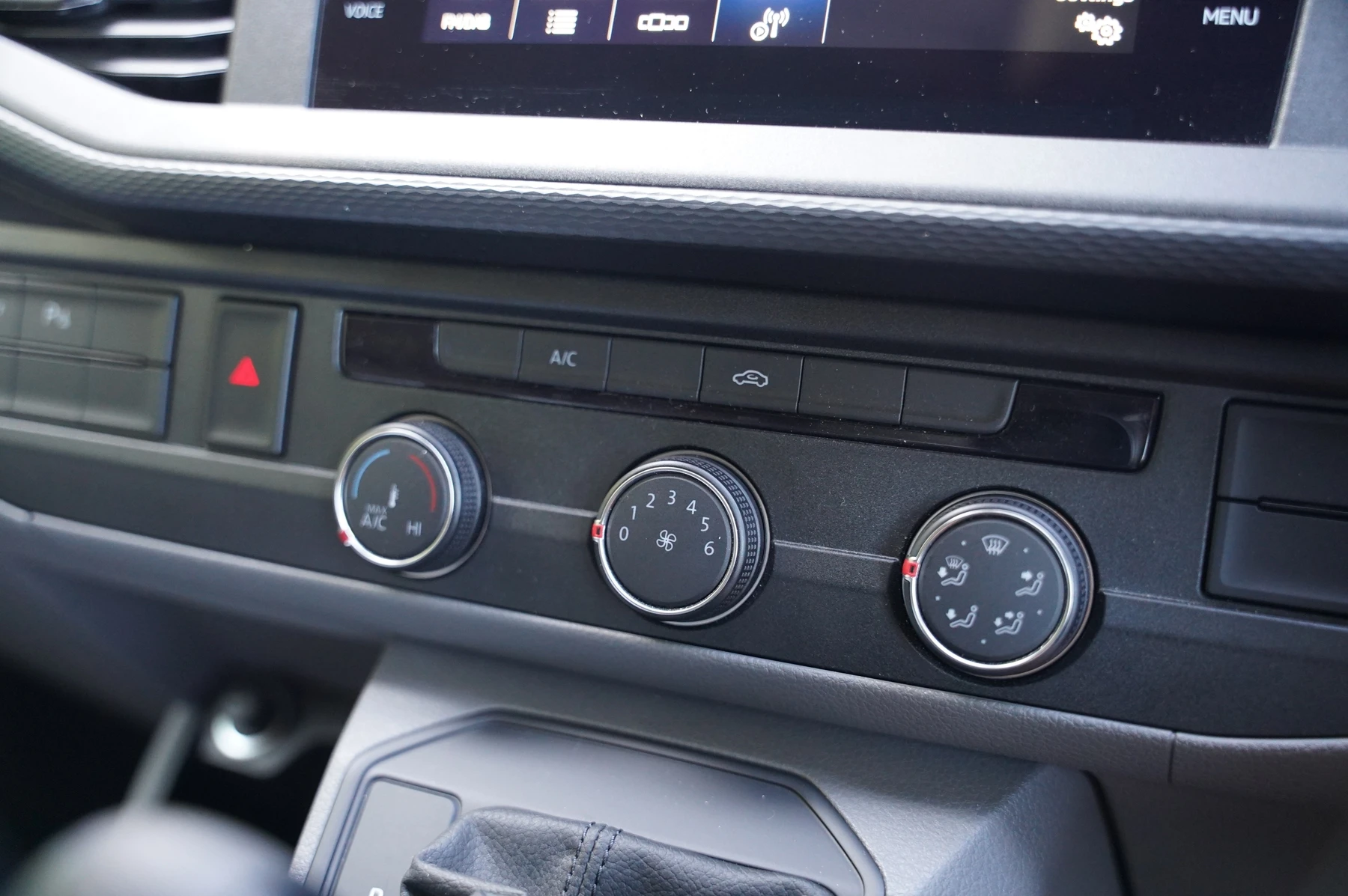 Volkswagen-Transporter-image-21