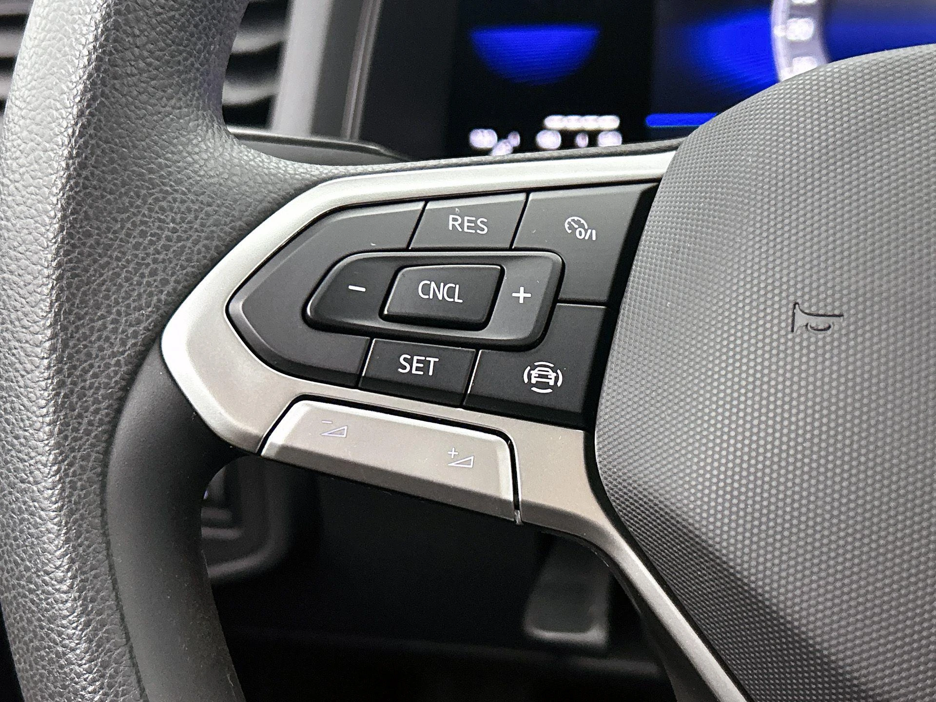 Volkswagen-Polo-image-6