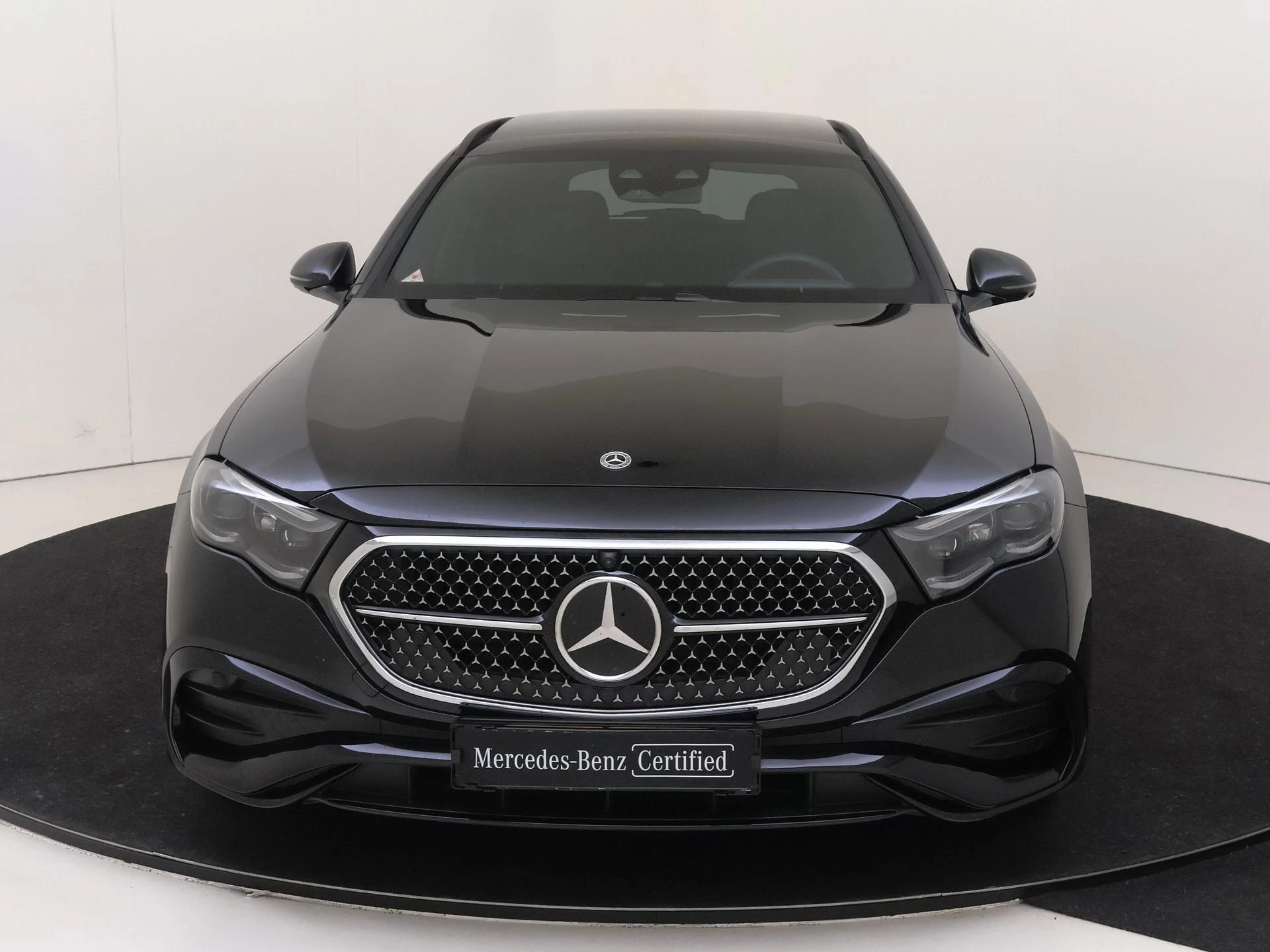 Mercedes-Benz-E-Klasse-image-4