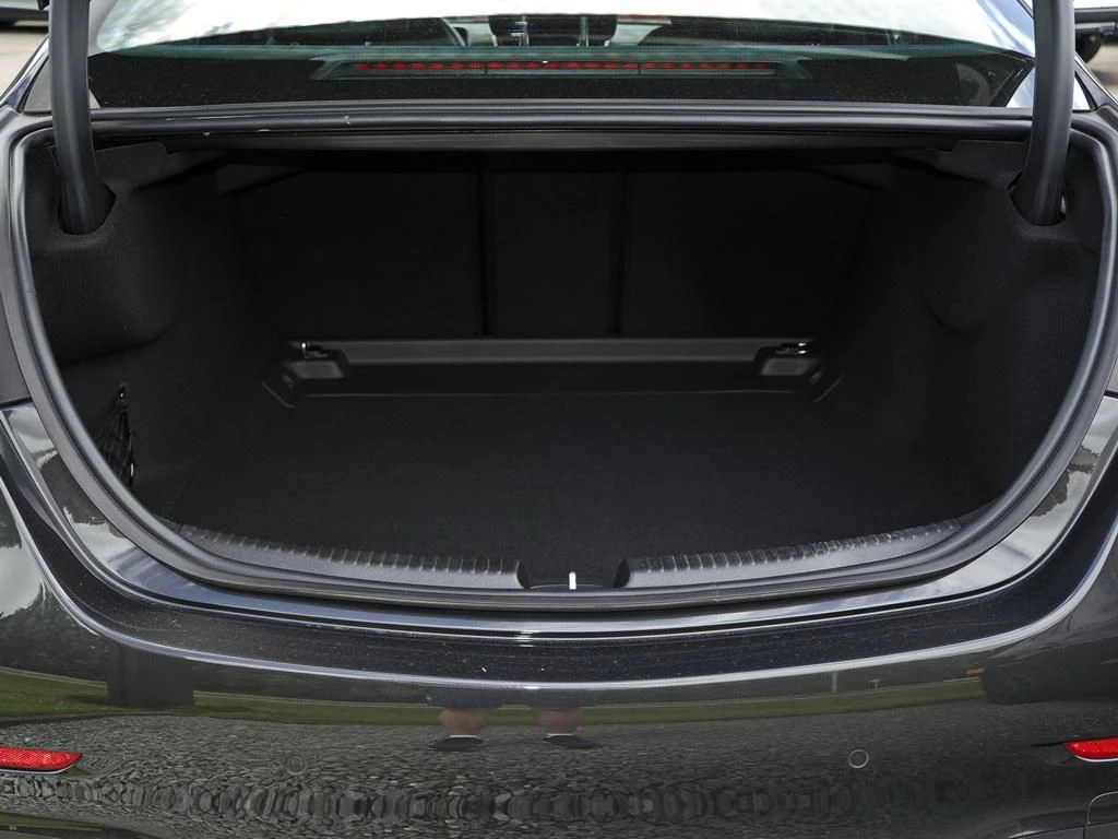Mercedes-Benz-C-Klasse 300-image-15