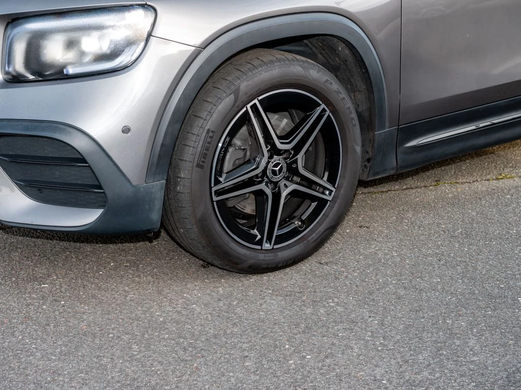 Mercedes-Benz-GLB 200 d-image-6