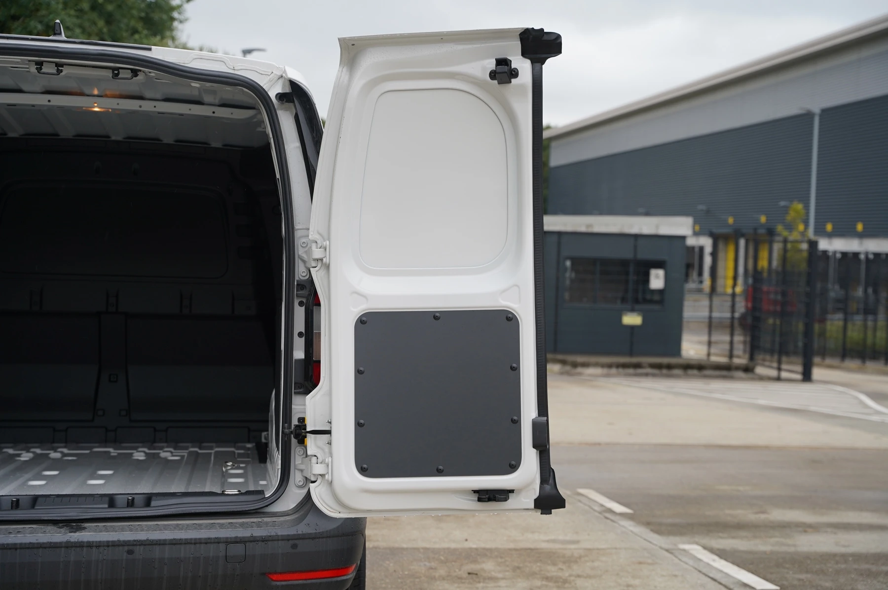Volkswagen-Caddy-image-33