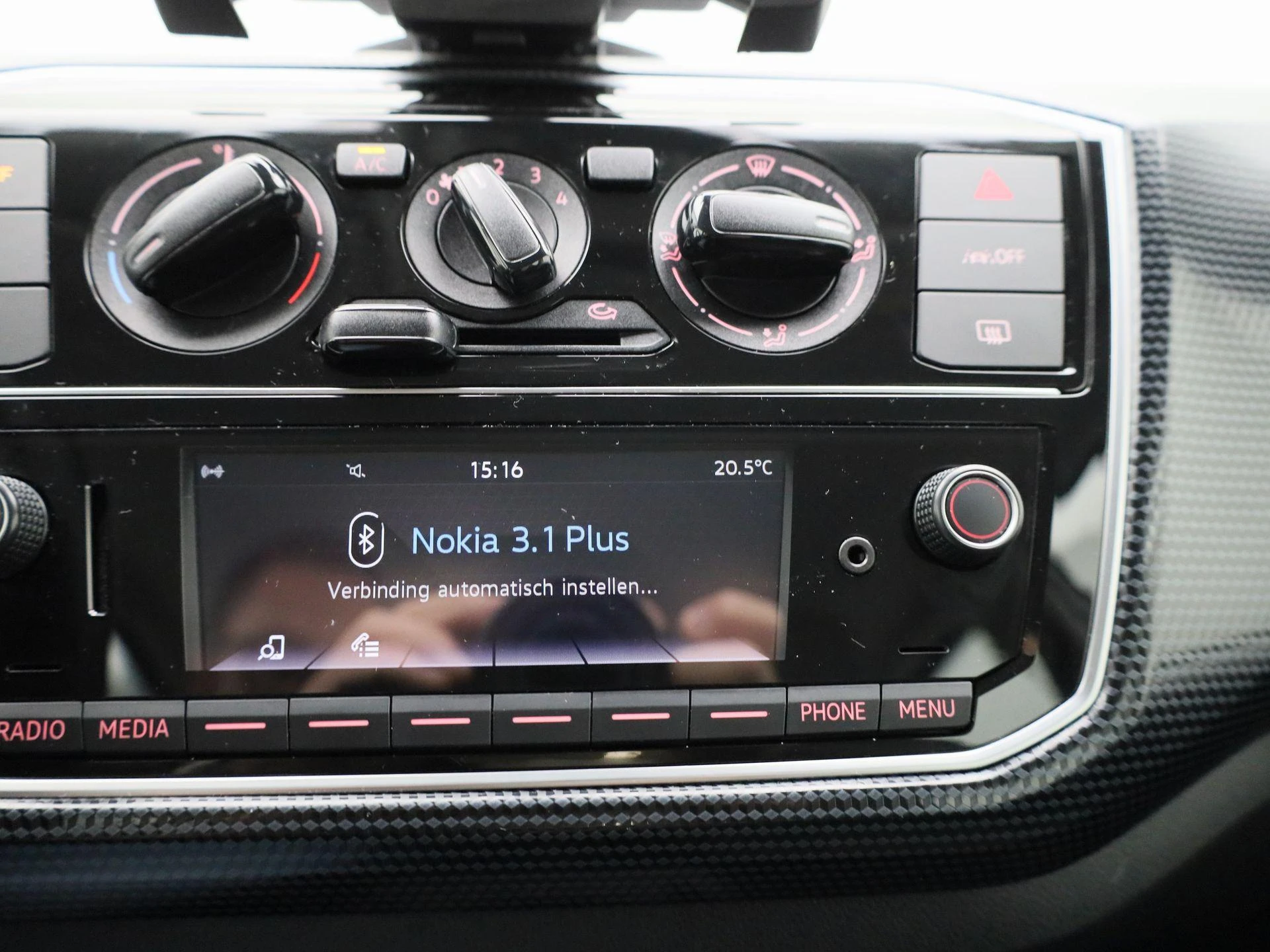 Volkswagen-up!-image-19