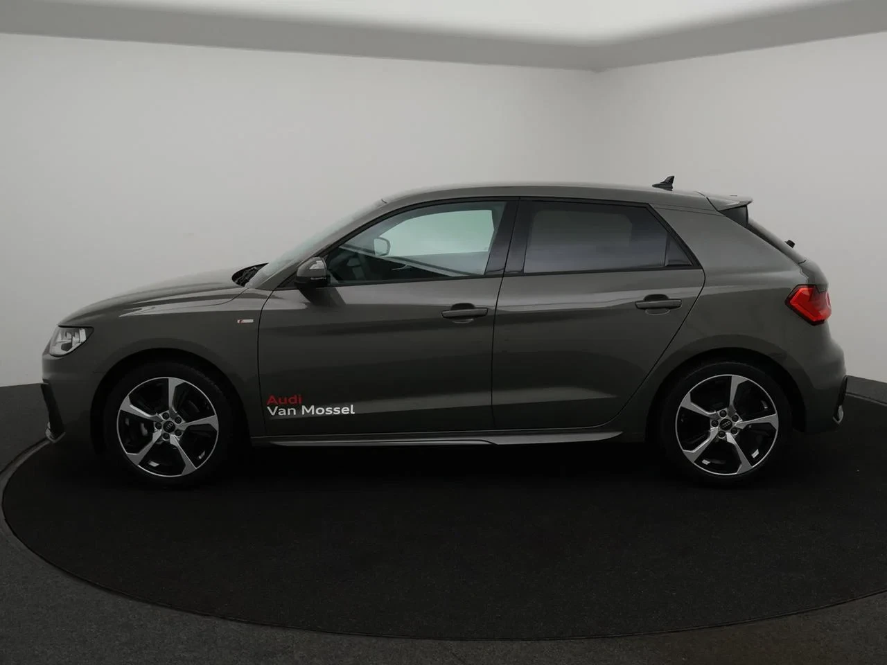 Audi-A1 Sportback-image-2