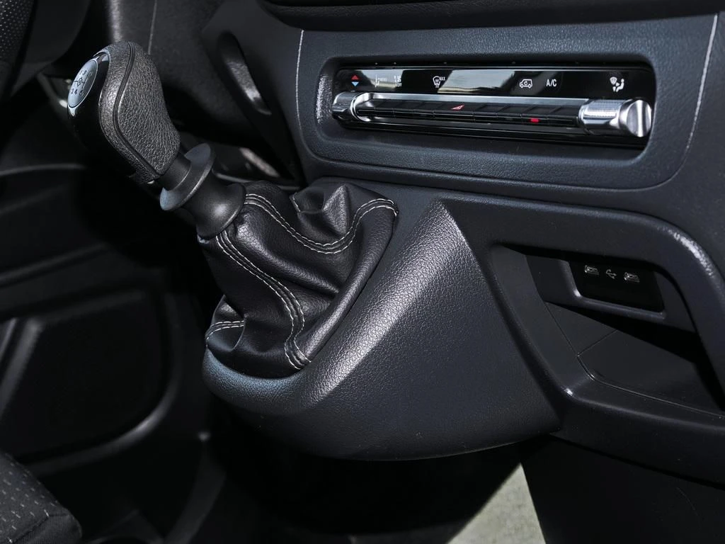 Mercedes-Benz-Vito 116-image-11