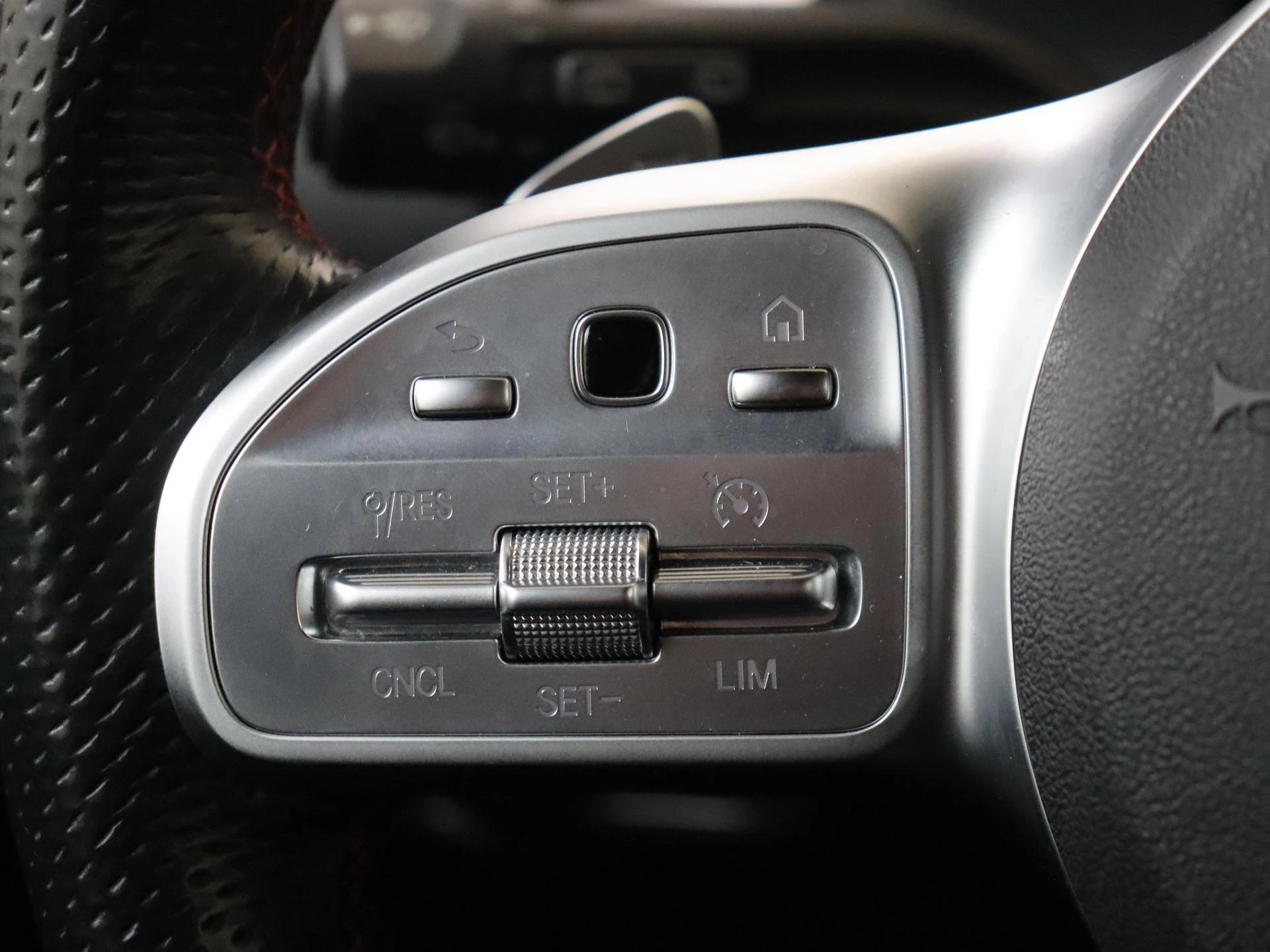 Mercedes-Benz-GLB-image-17
