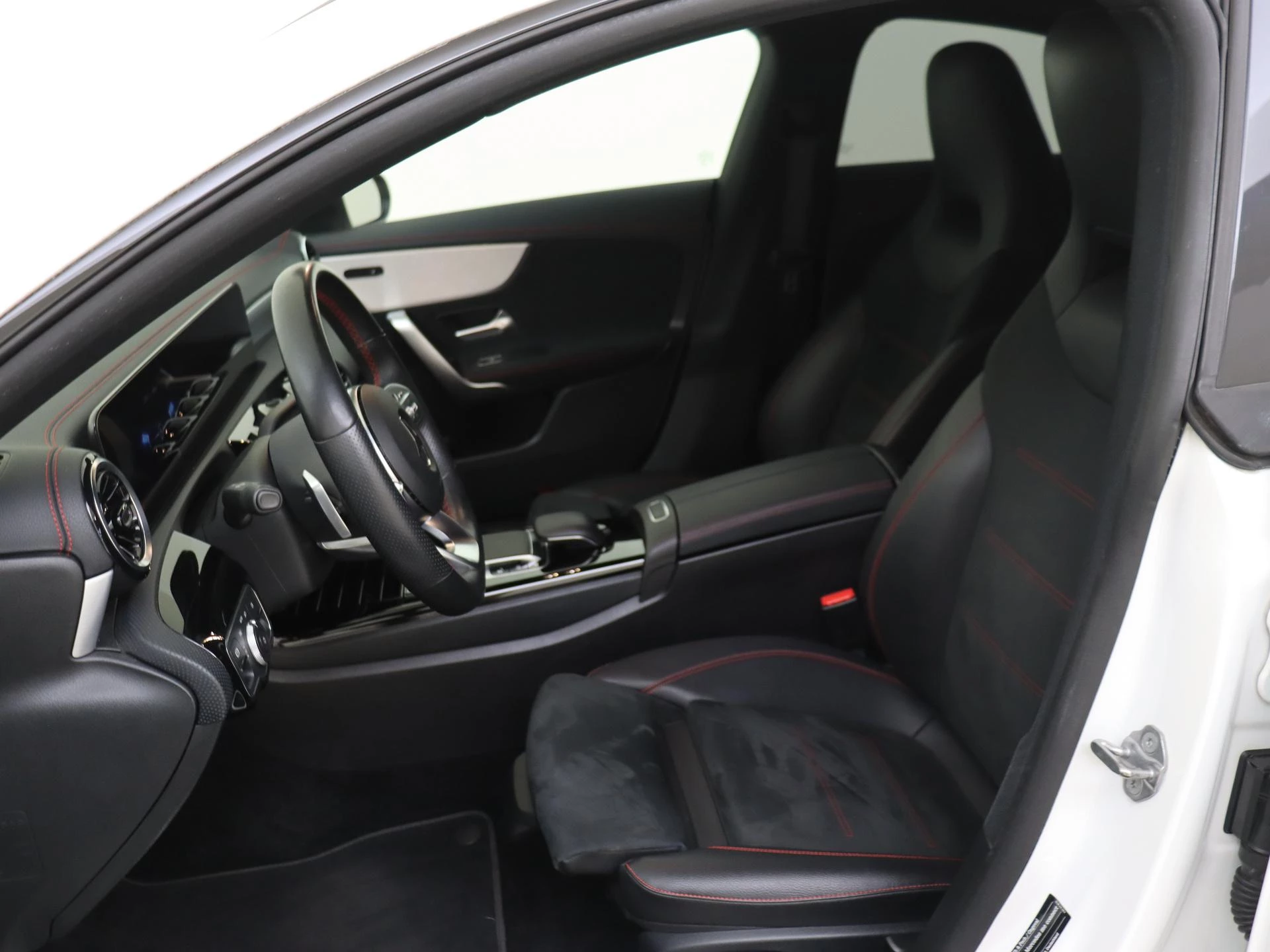 Mercedes-Benz-CLA-image-10