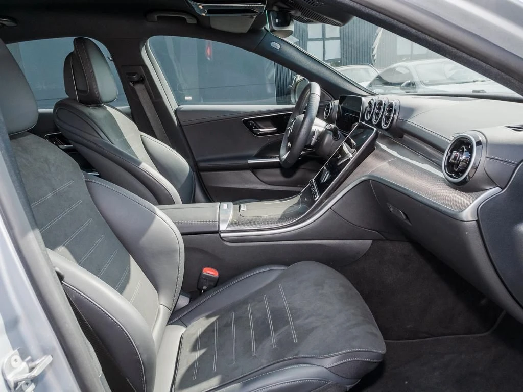 Mercedes-Benz-C-Klasse 300-image-11