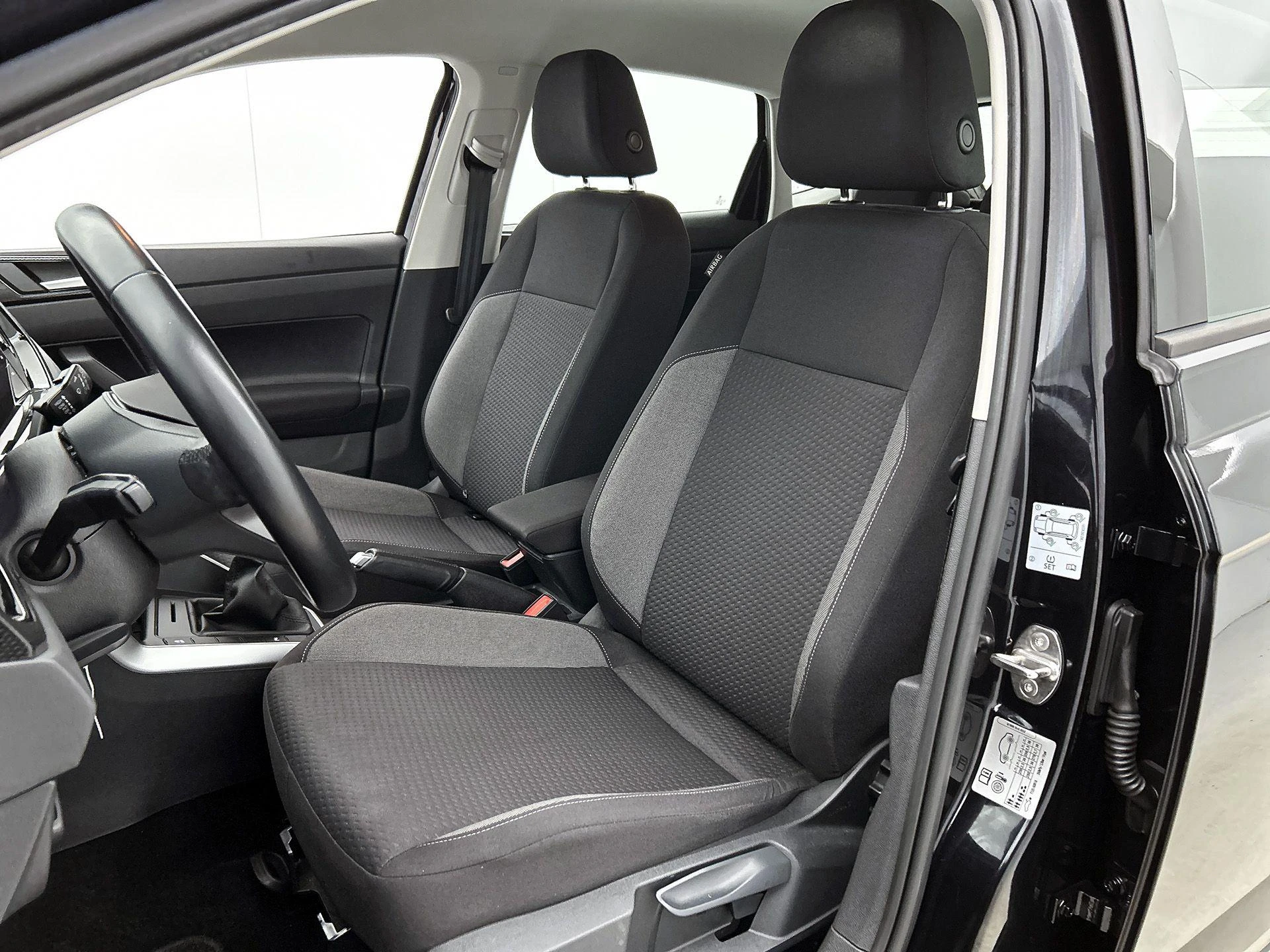 Volkswagen-Polo-image-37