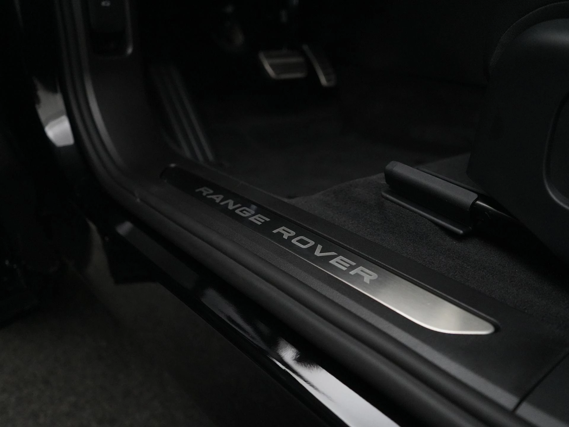 Land Rover-Range Rover Evoque-image-35