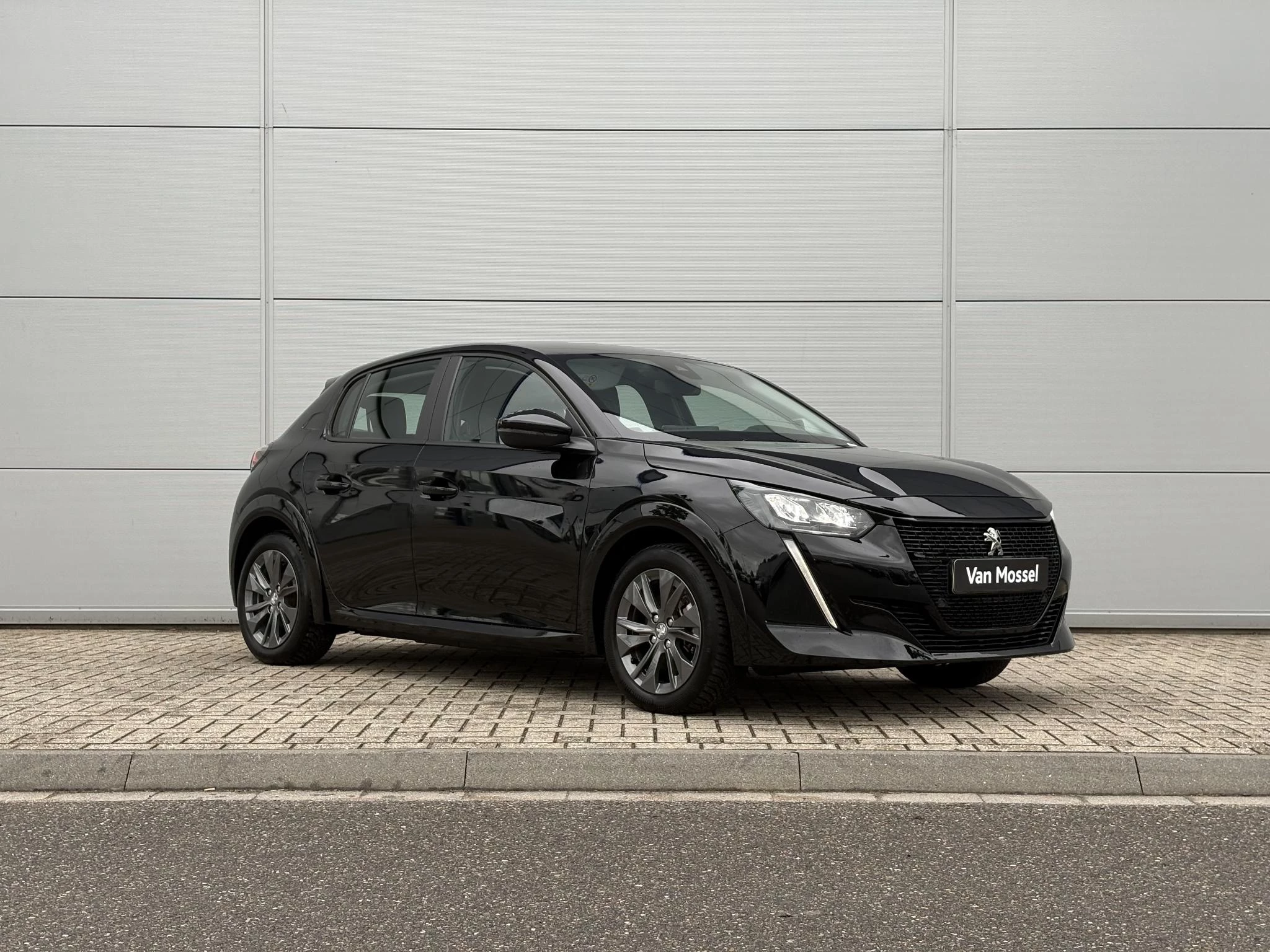 Peugeot-e-208-image-7