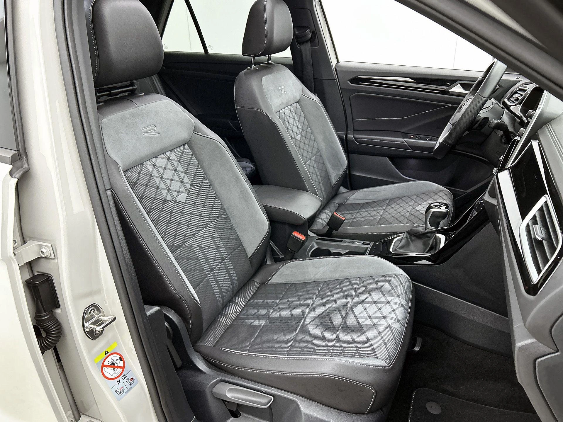 Volkswagen-T-Roc-image-45