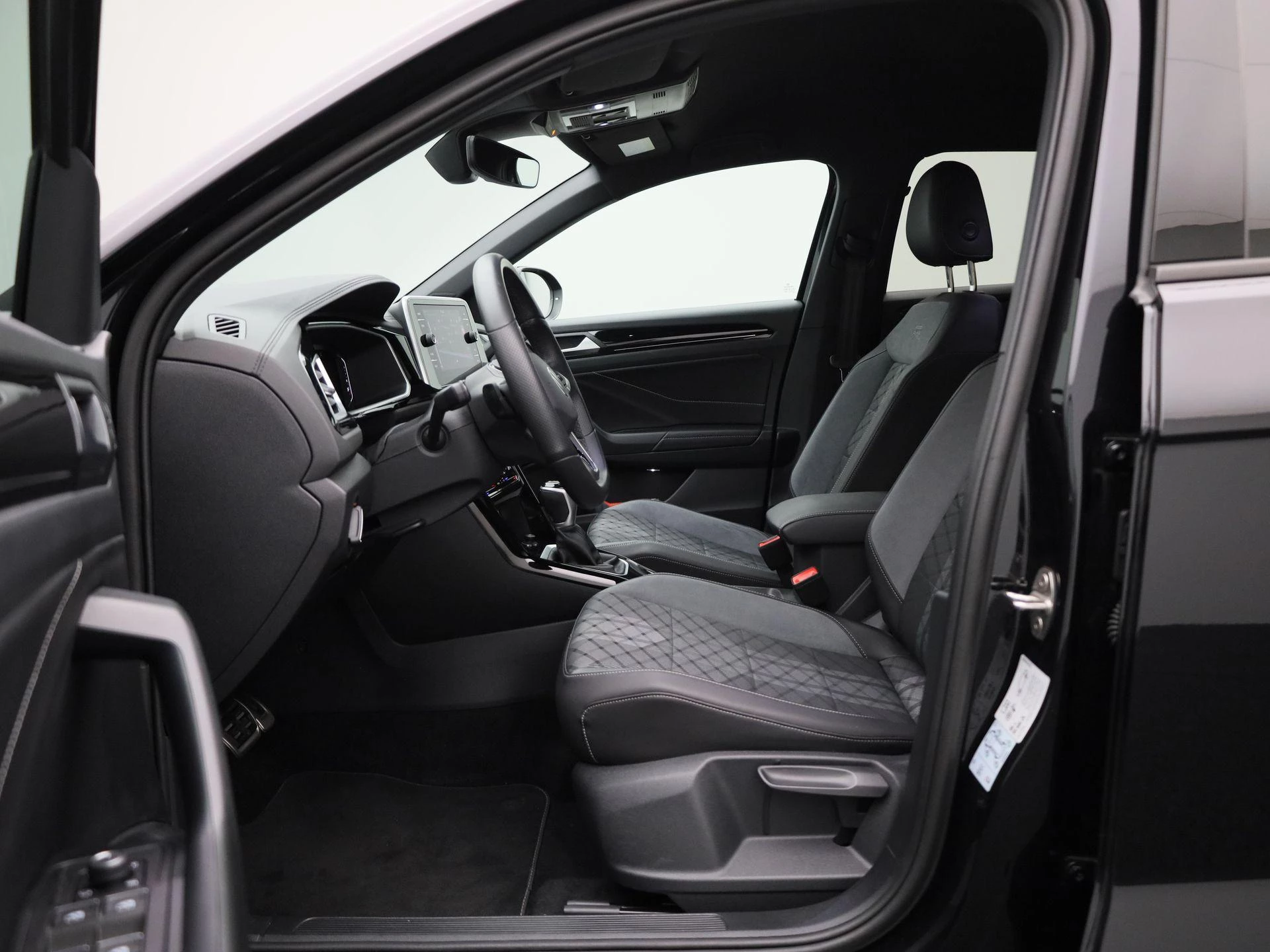 Volkswagen-T-Roc-image-10