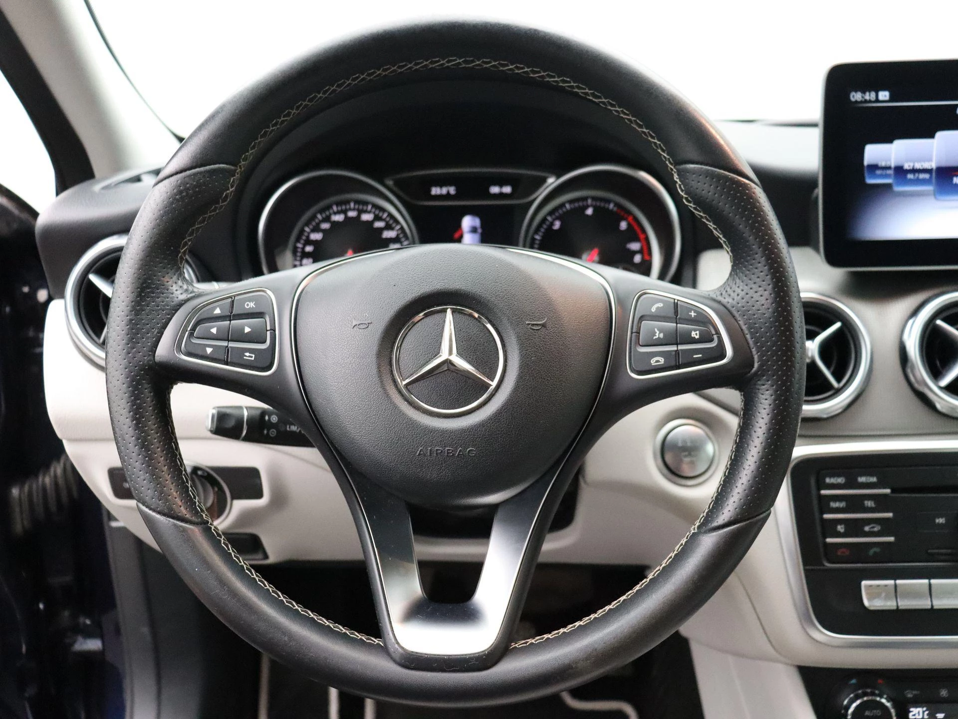 Mercedes-Benz GLA 200 d Business Solution + LED + AUTO AIRCO + CAMERA +