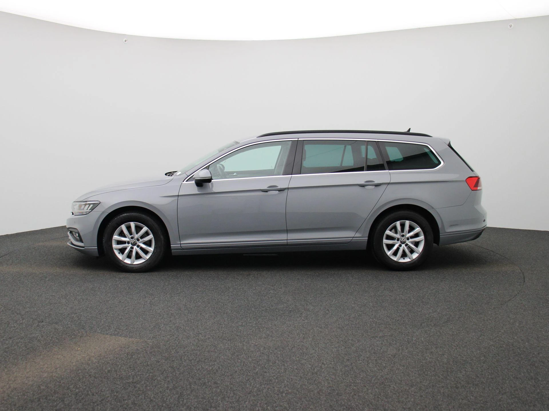 Volkswagen-Passat-image-3