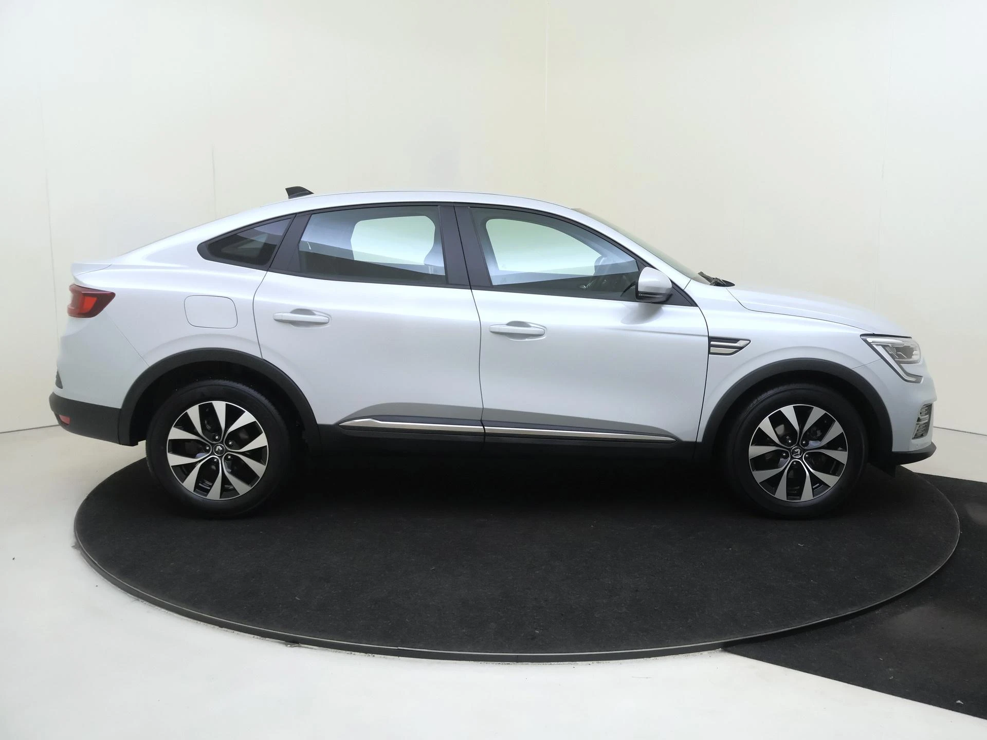 Renault-Arkana-image-9