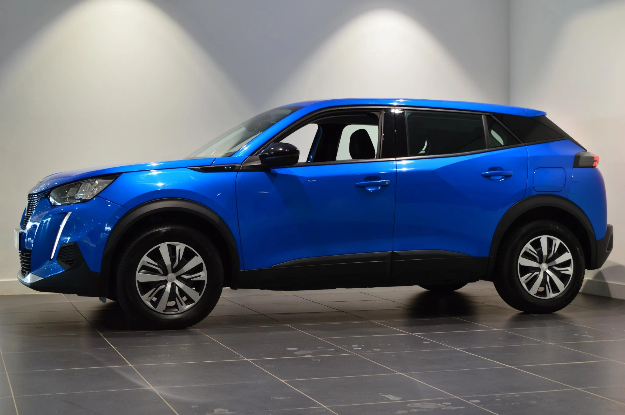 Peugeot-e-2008-image-3