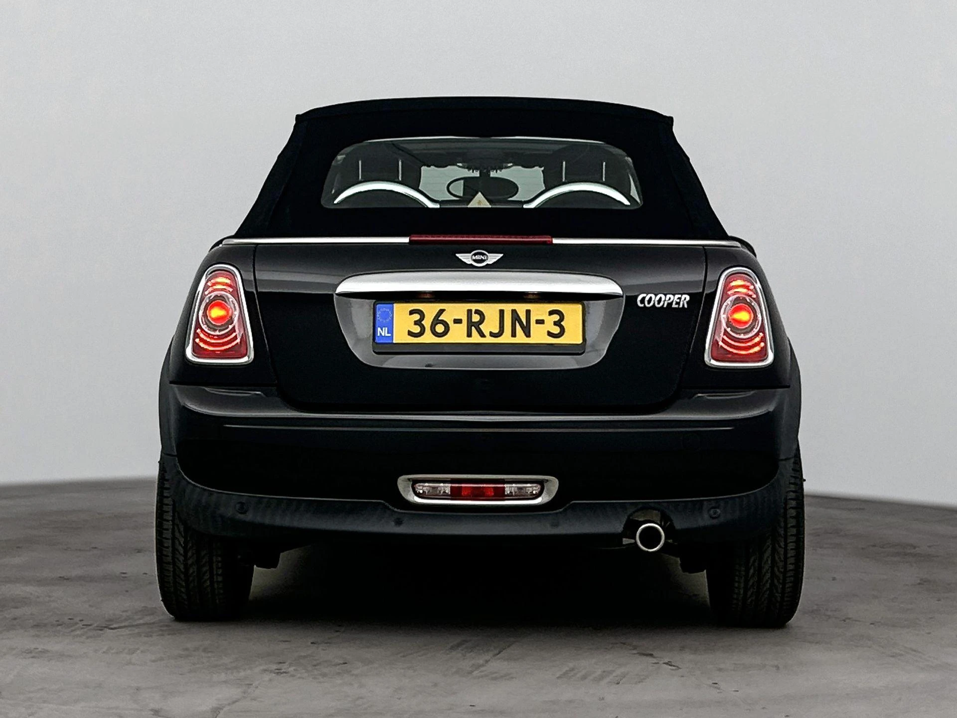 MINI-Cooper Cabrio-image-2