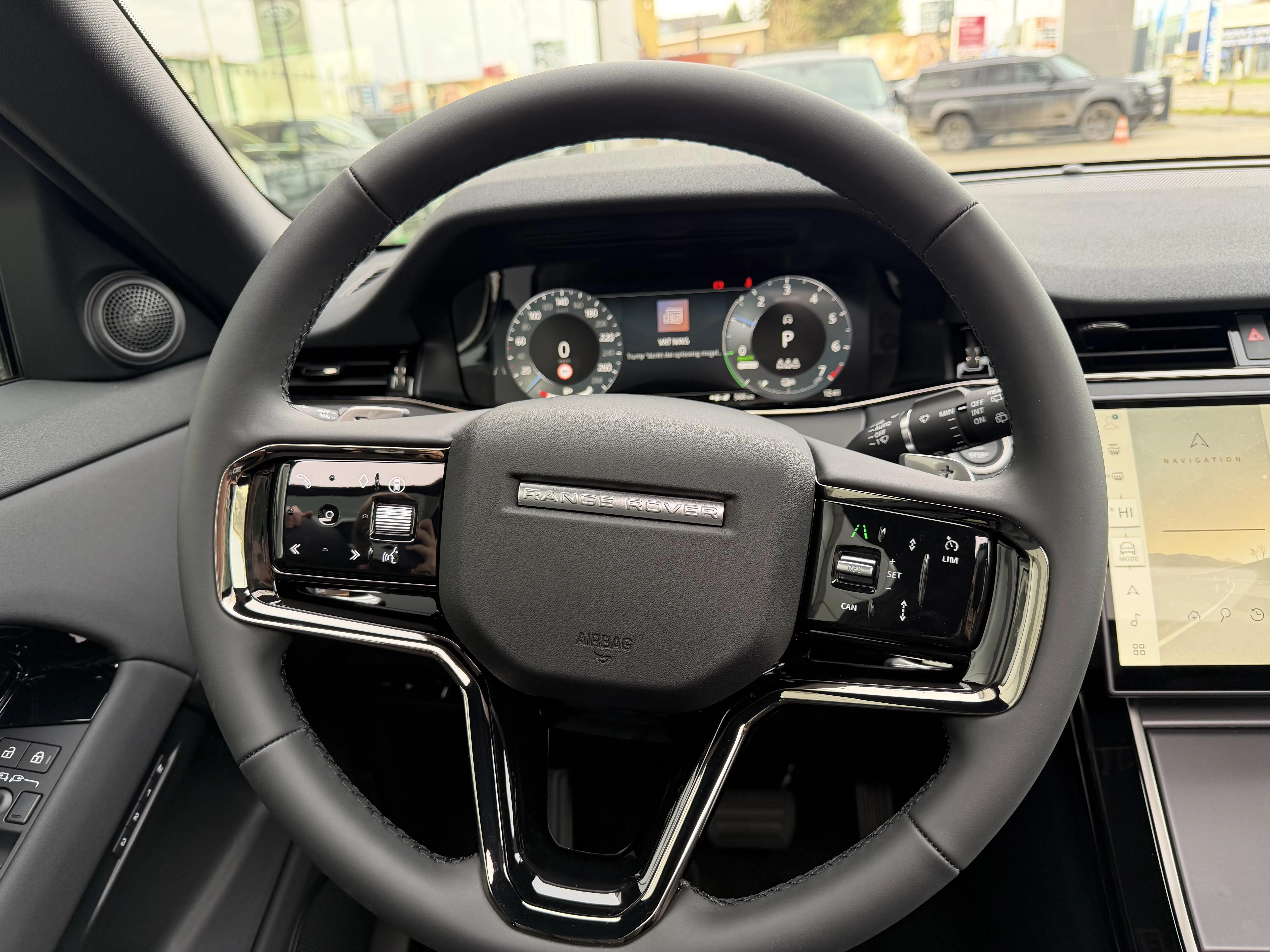 Land Rover-Range Rover Evoque-image-10