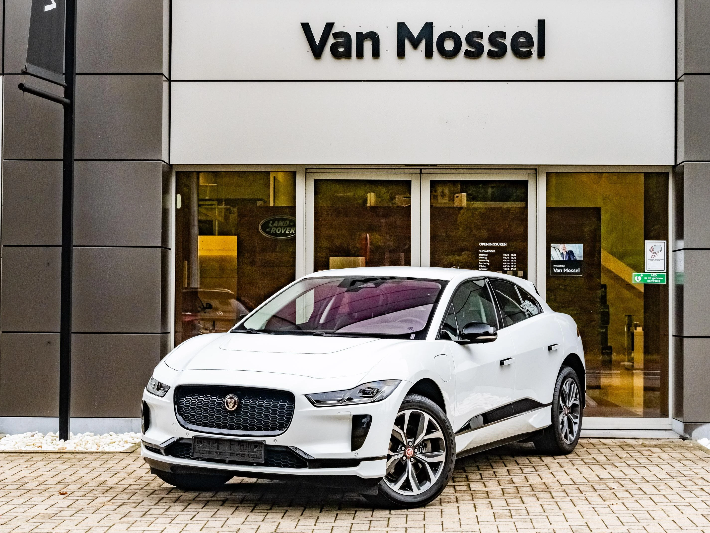 Jaguar-I-PACE-image-0