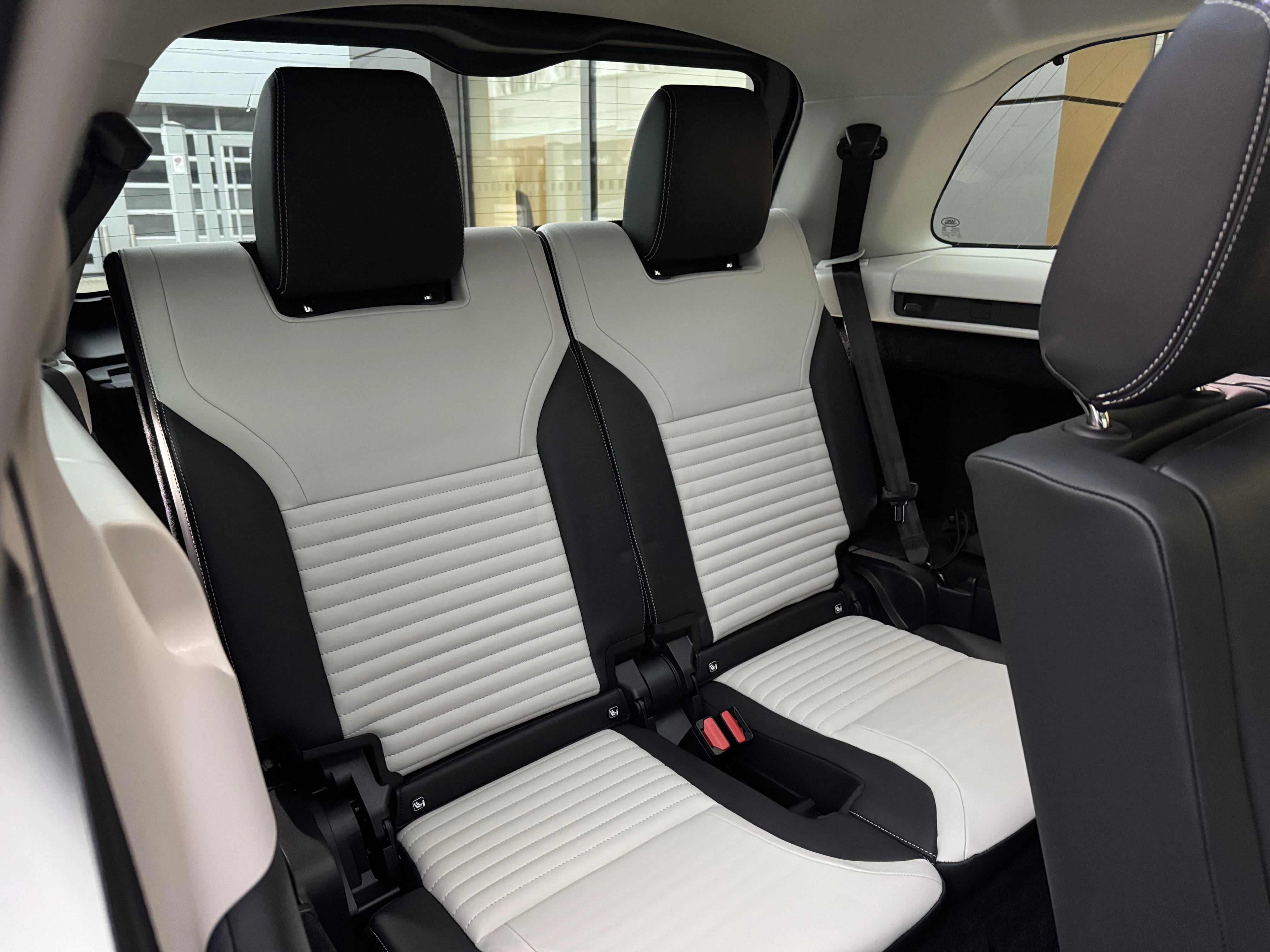 Land Rover-Discovery-image-12