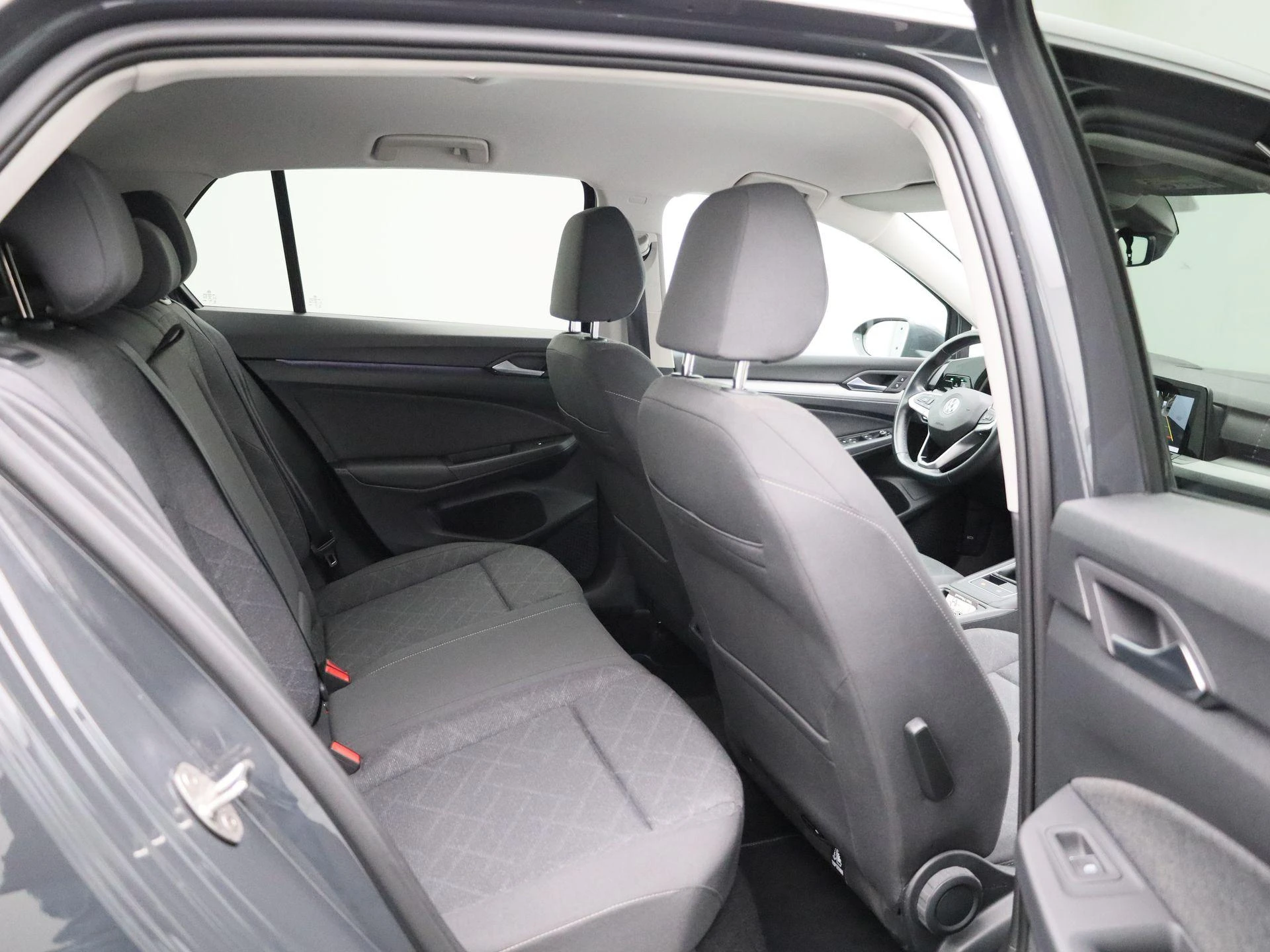 Volkswagen-Golf-image-31