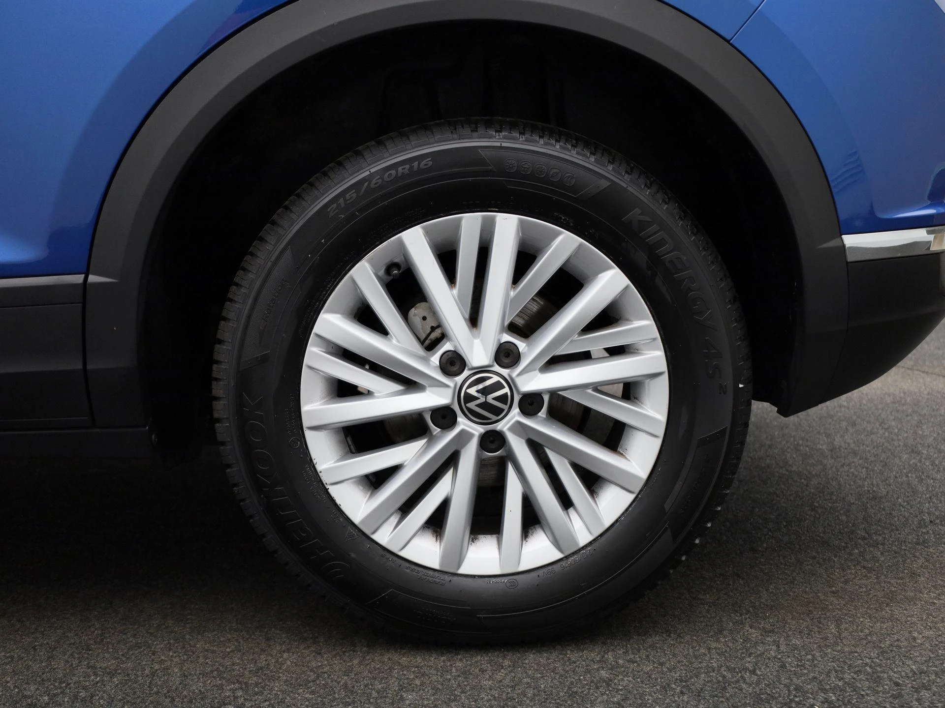 Volkswagen-T-Roc-image-12