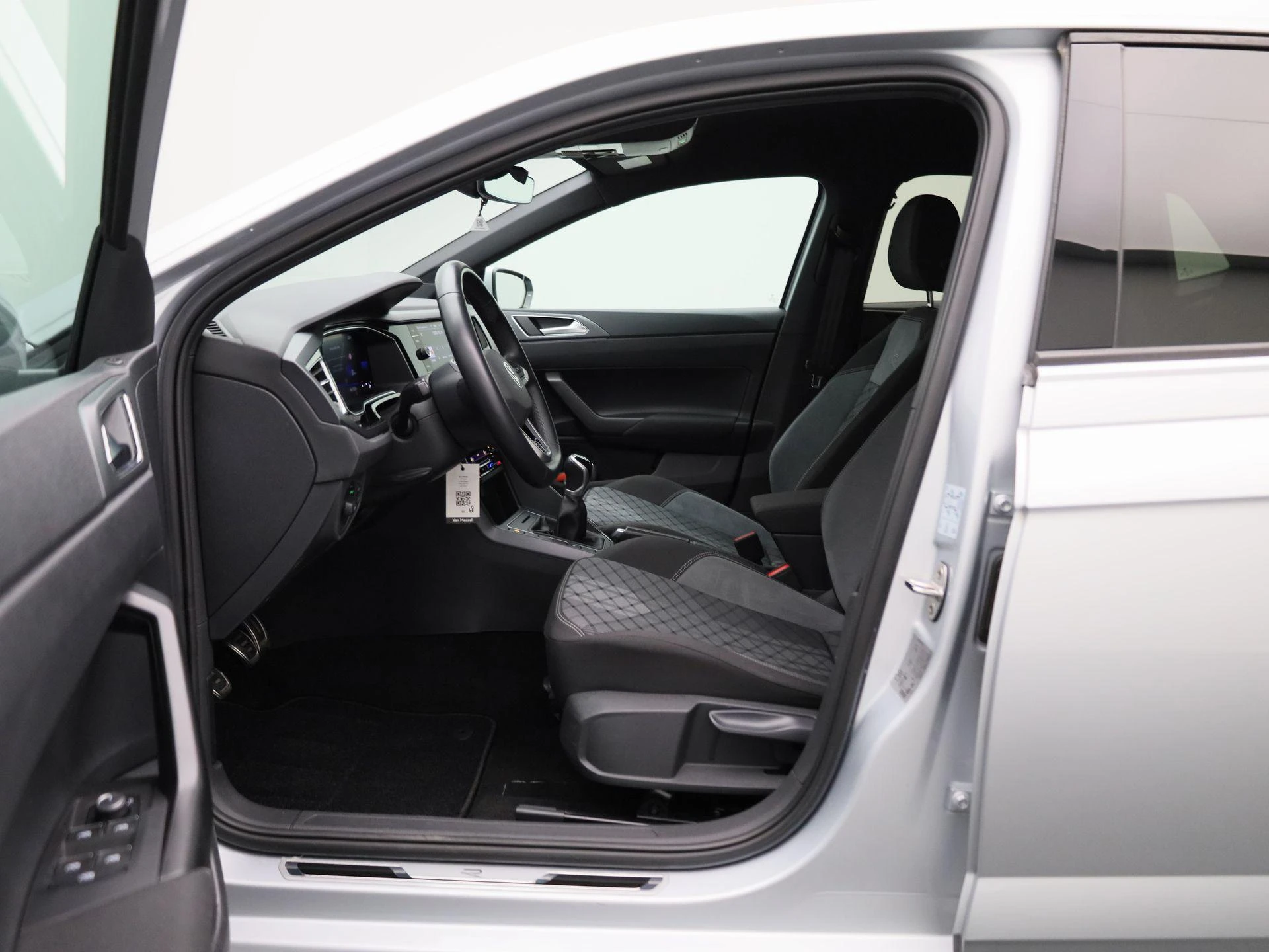 Volkswagen-Polo-image-8