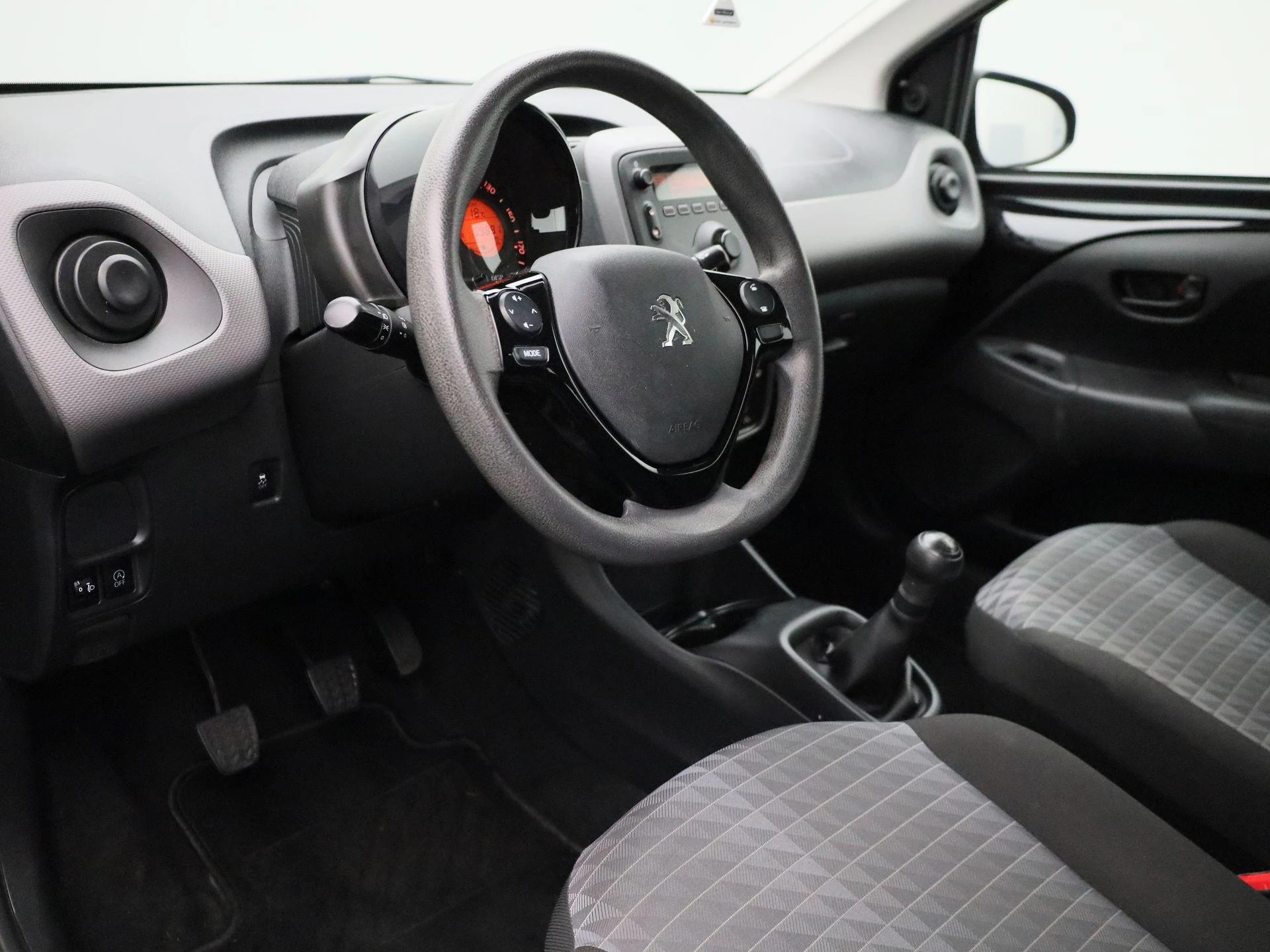 Peugeot-108-image-23