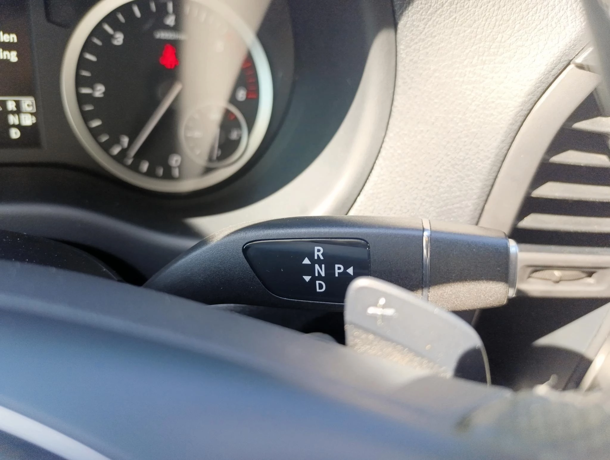 Mercedes-Benz-Vito-image-21