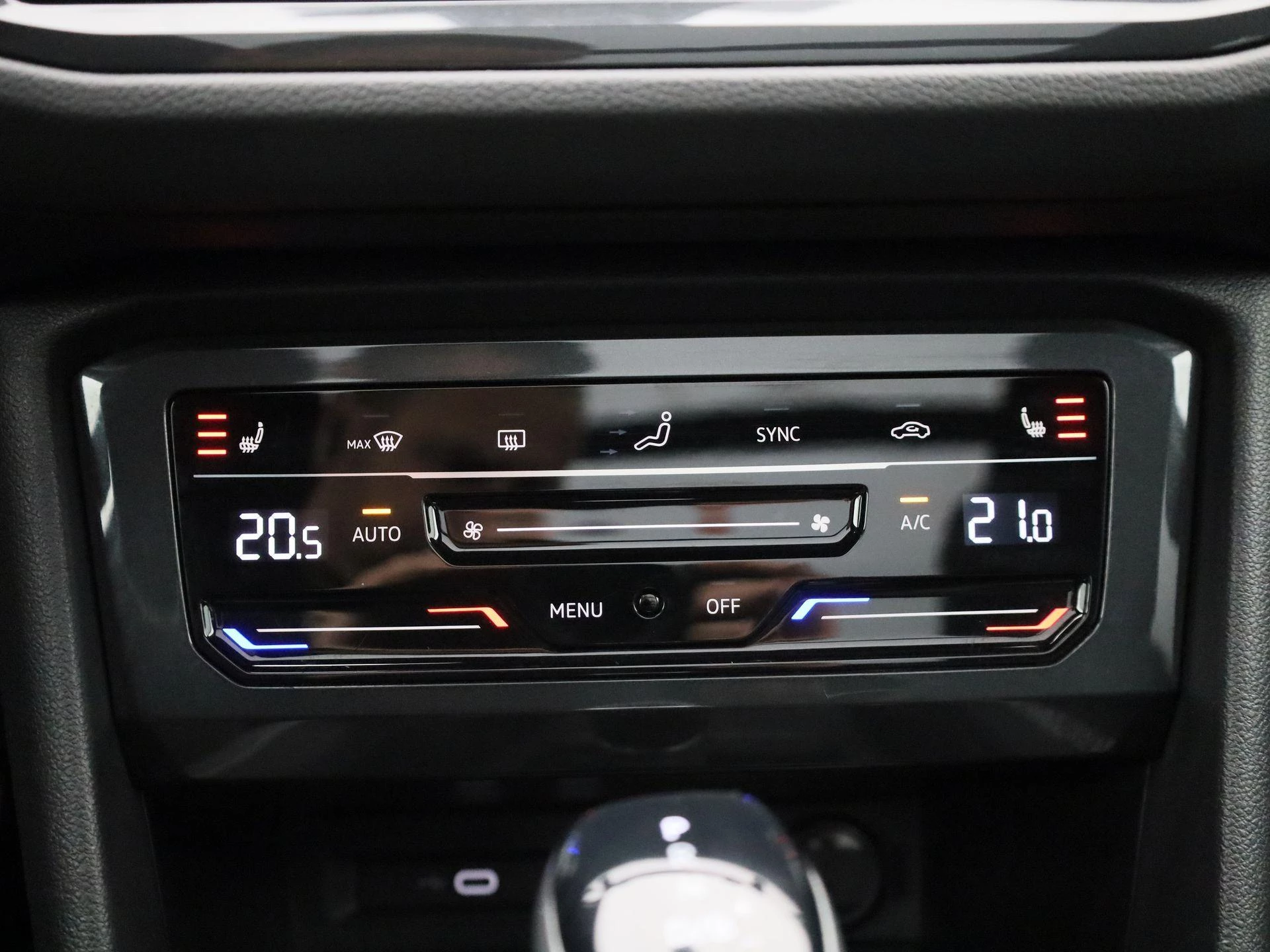 Volkswagen-Tiguan-image-17
