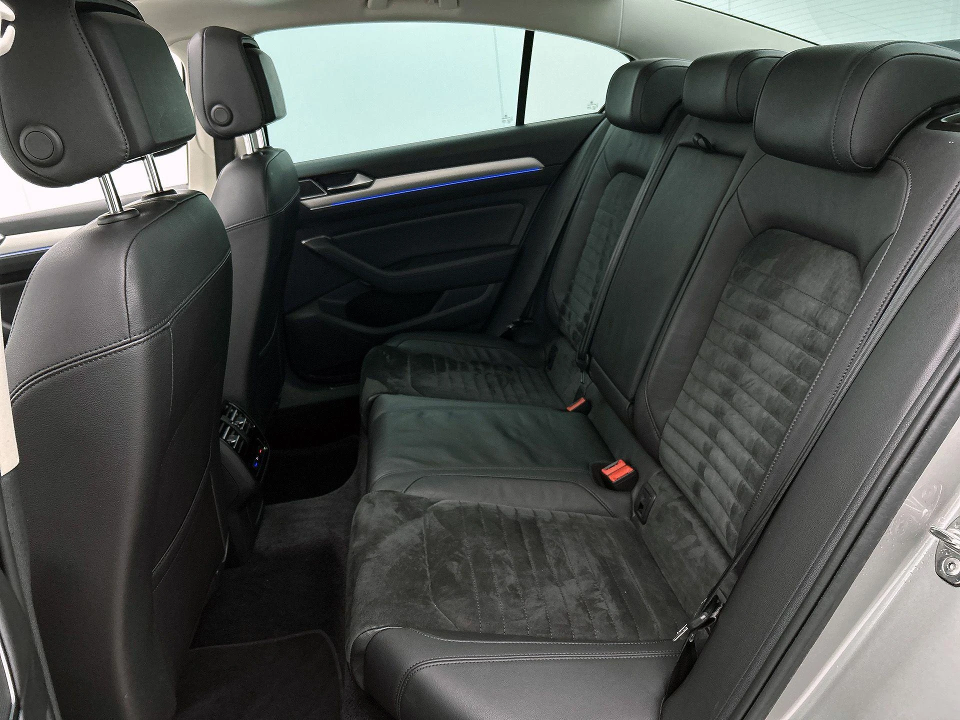 Volkswagen-Passat-image-33