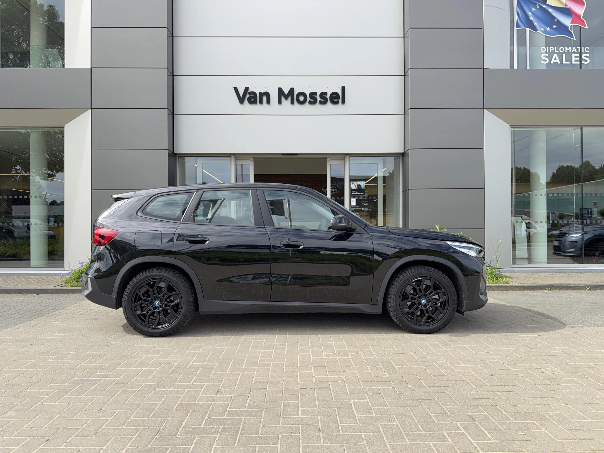 BMW iX1