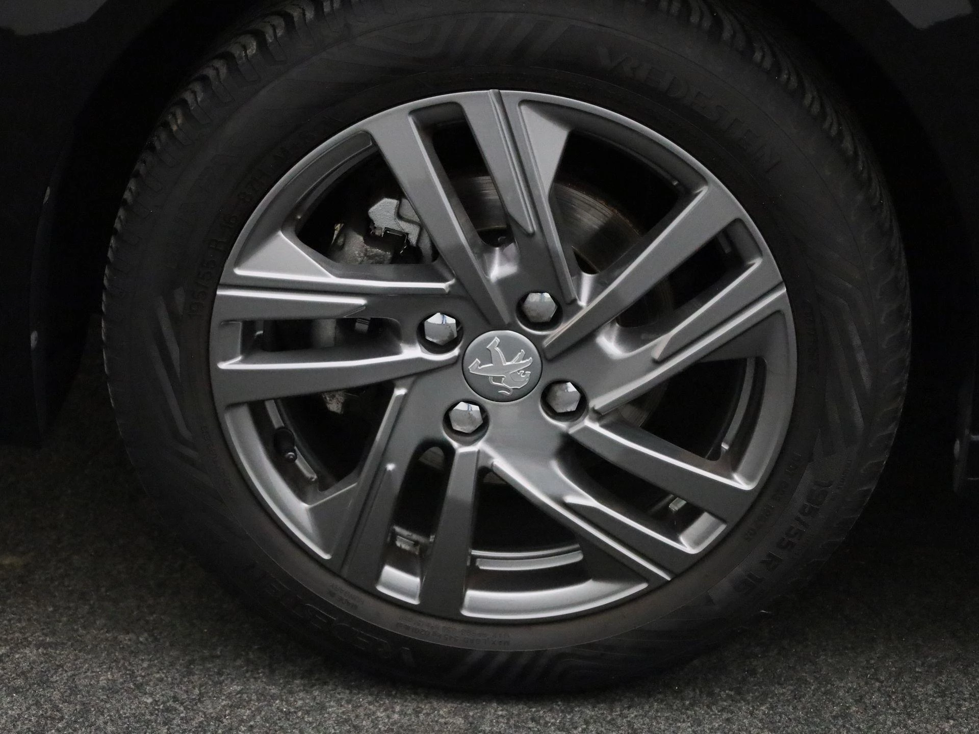 Peugeot-208-image-11