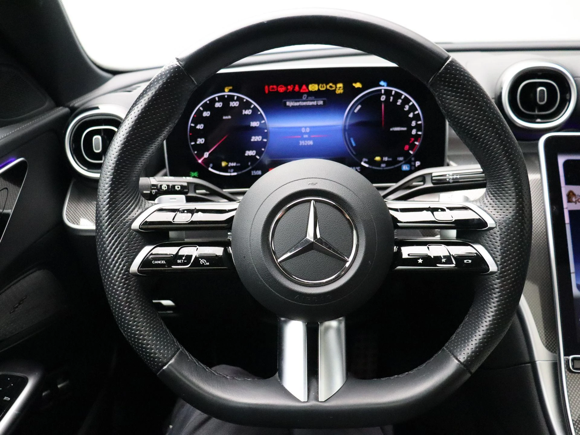 Mercedes-Benz-C-Klasse-image-18