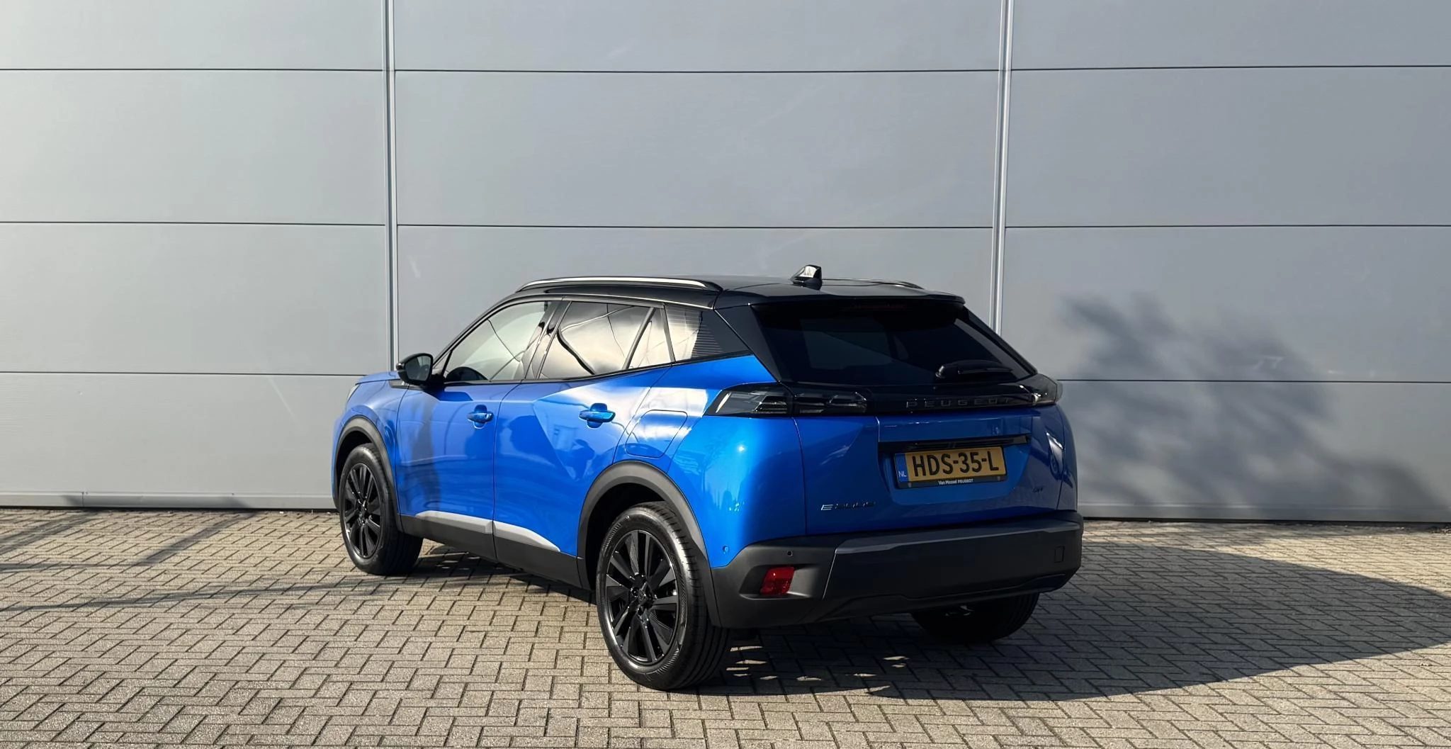 Peugeot-e-2008-image-2